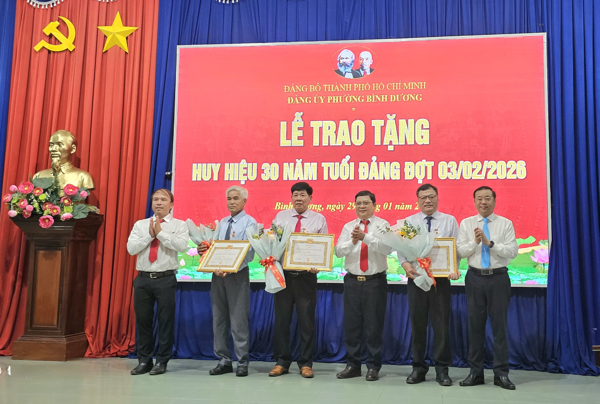 Nhiều hoạt động phường Bình Dương kỷ niệm 96 năm Ngày thành lập Đảng Cộng sản Việt Nam - Ảnh 2.