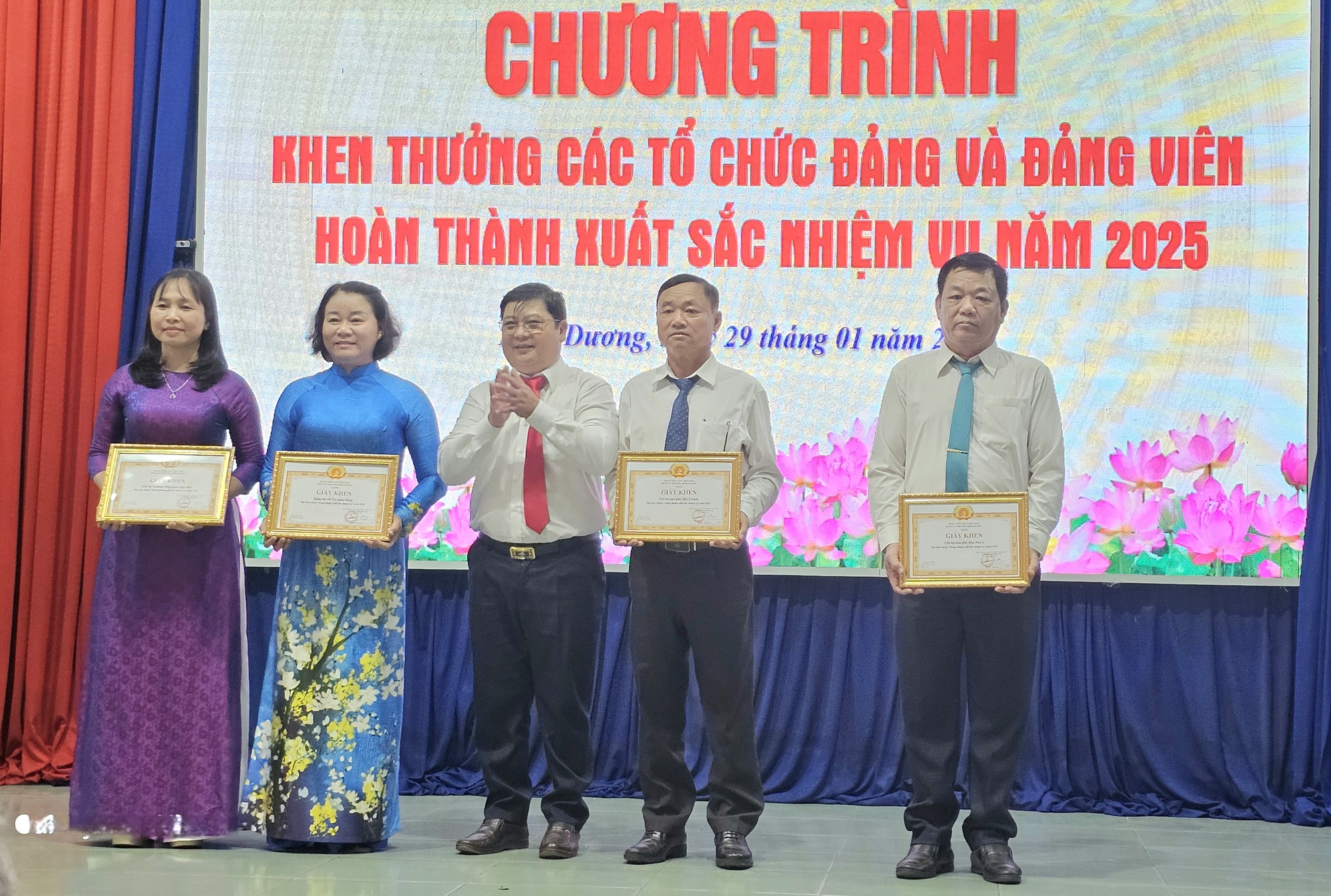 Nhiều hoạt động phường Bình Dương kỷ niệm 96 năm Ngày thành lập Đảng Cộng sản Việt Nam - Ảnh 3.