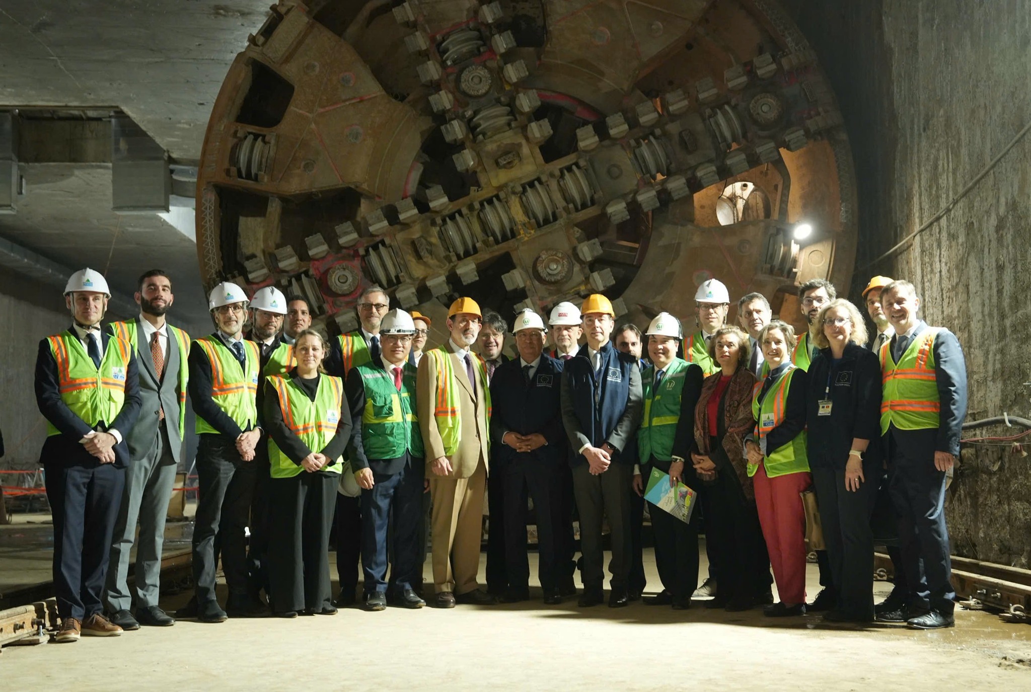 Chủ tịch Hội đồng ch&acirc;u &Acirc;u Antonio Costa thăm Văn Miếu - Quốc Tử Gi&aacute;m v&agrave; tuyến metro số 3 - Ảnh 14.