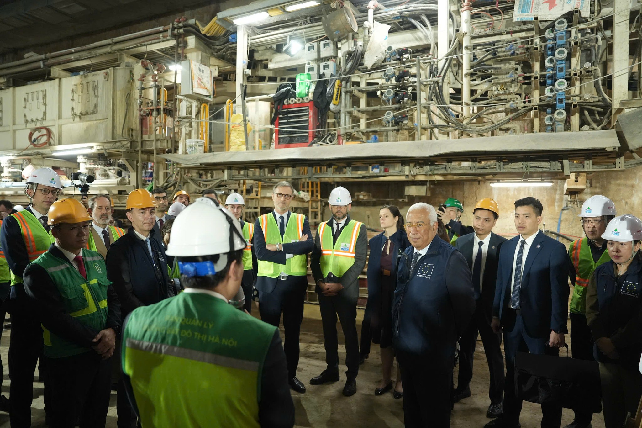 Chủ tịch Hội đồng ch&acirc;u &Acirc;u Antonio Costa thăm Văn Miếu - Quốc Tử Gi&aacute;m v&agrave; tuyến metro số 3 - Ảnh 15.