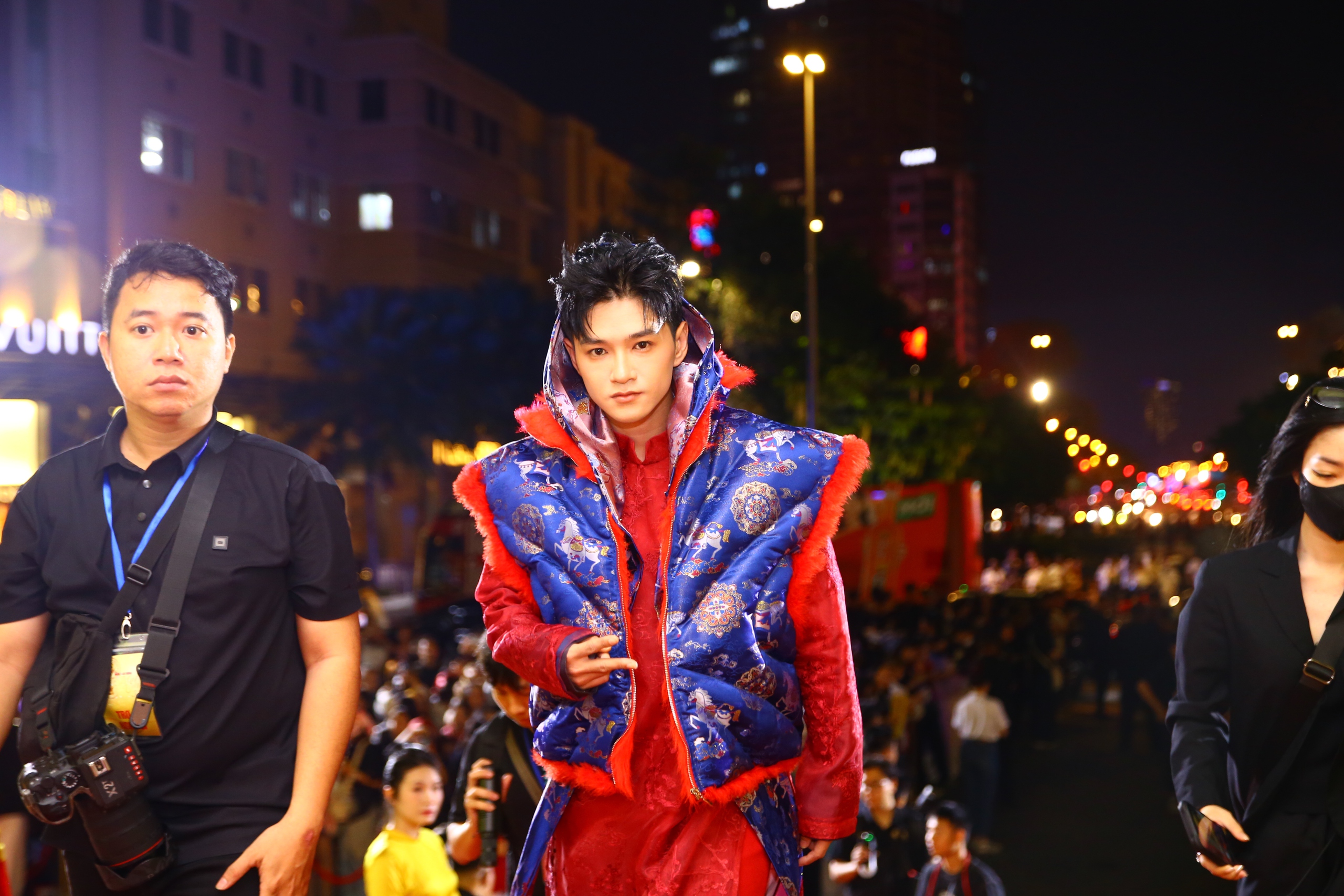 VIDEO: Sao Việt bật mí ý nghĩa trang phục thảm đỏ Mai Vàng lần thứ 31 - Ảnh 3.