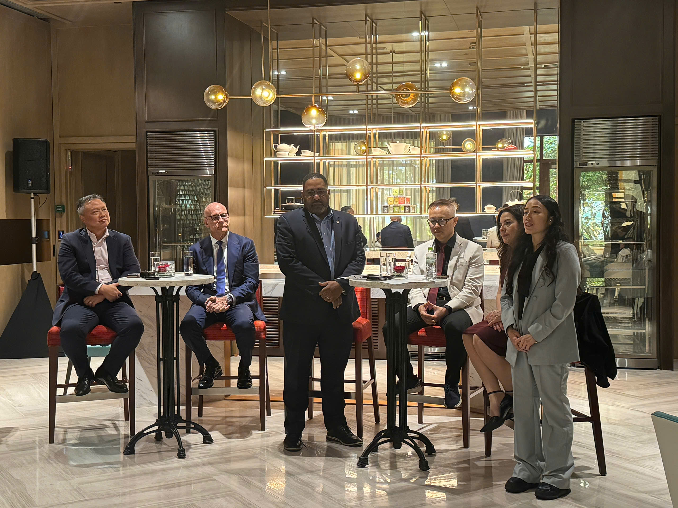 Liên đoàn Quyền Anh quốc tế "nhập gia không tùy tục" - Ảnh 1.