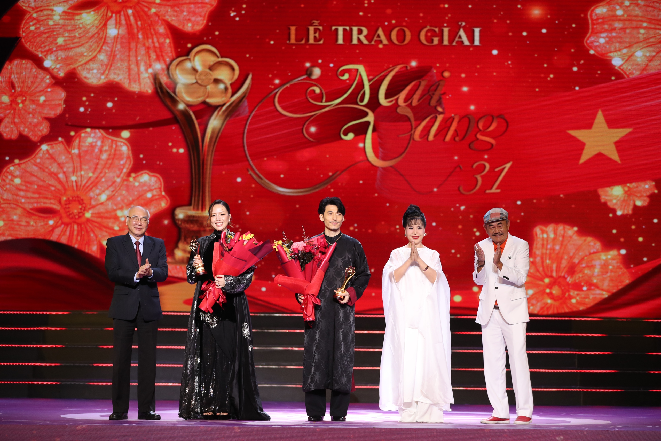 Liên Bỉnh Phát, Băng Di cảm ơn “người đặc biệt” khi nhận giải Mai Vàng 31-2025 - Ảnh 2.