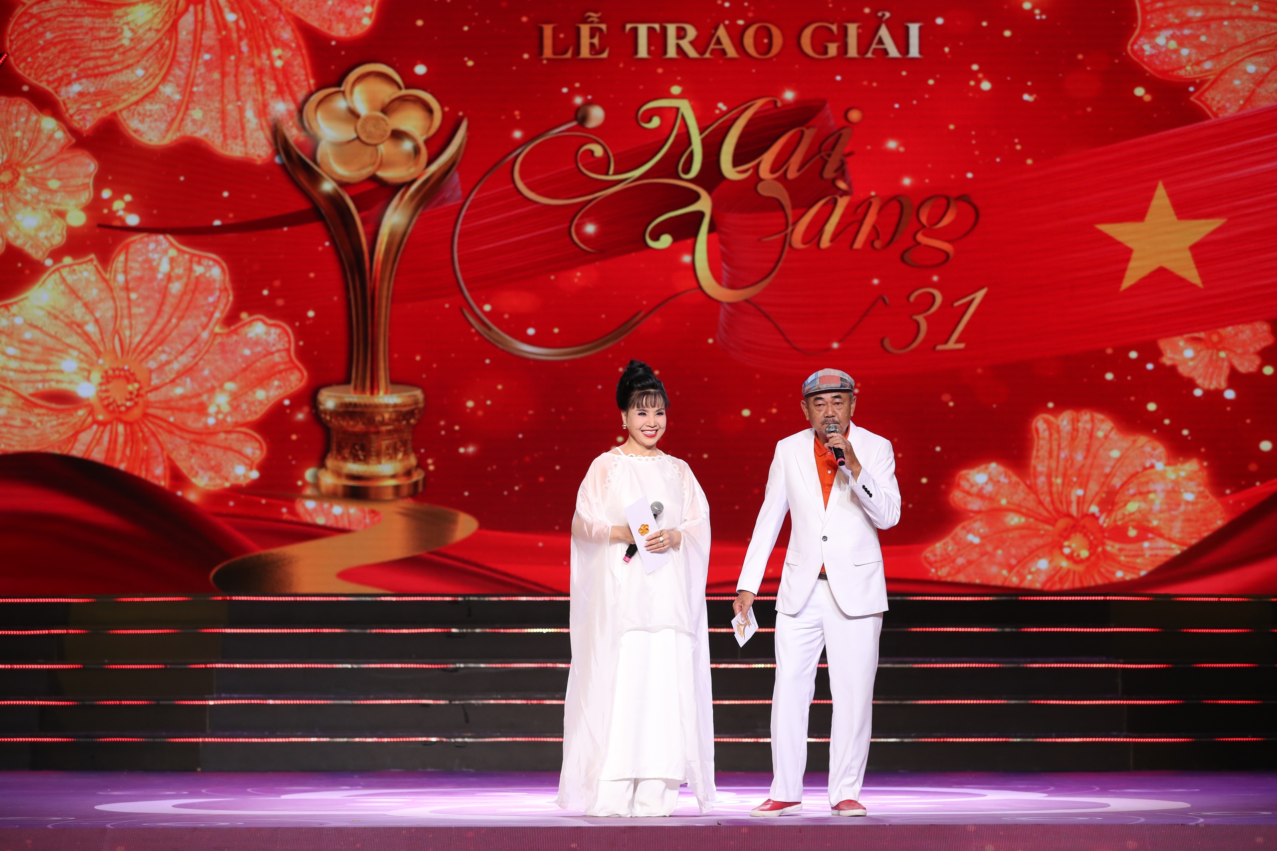 Liên Bỉnh Phát, Băng Di cảm ơn “người đặc biệt” khi nhận giải Mai Vàng 31-2025 - Ảnh 1.
