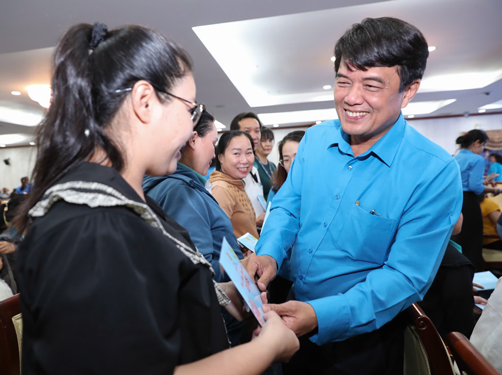 Tất bật chăm lo Tết cho người lao động - Ảnh 1.