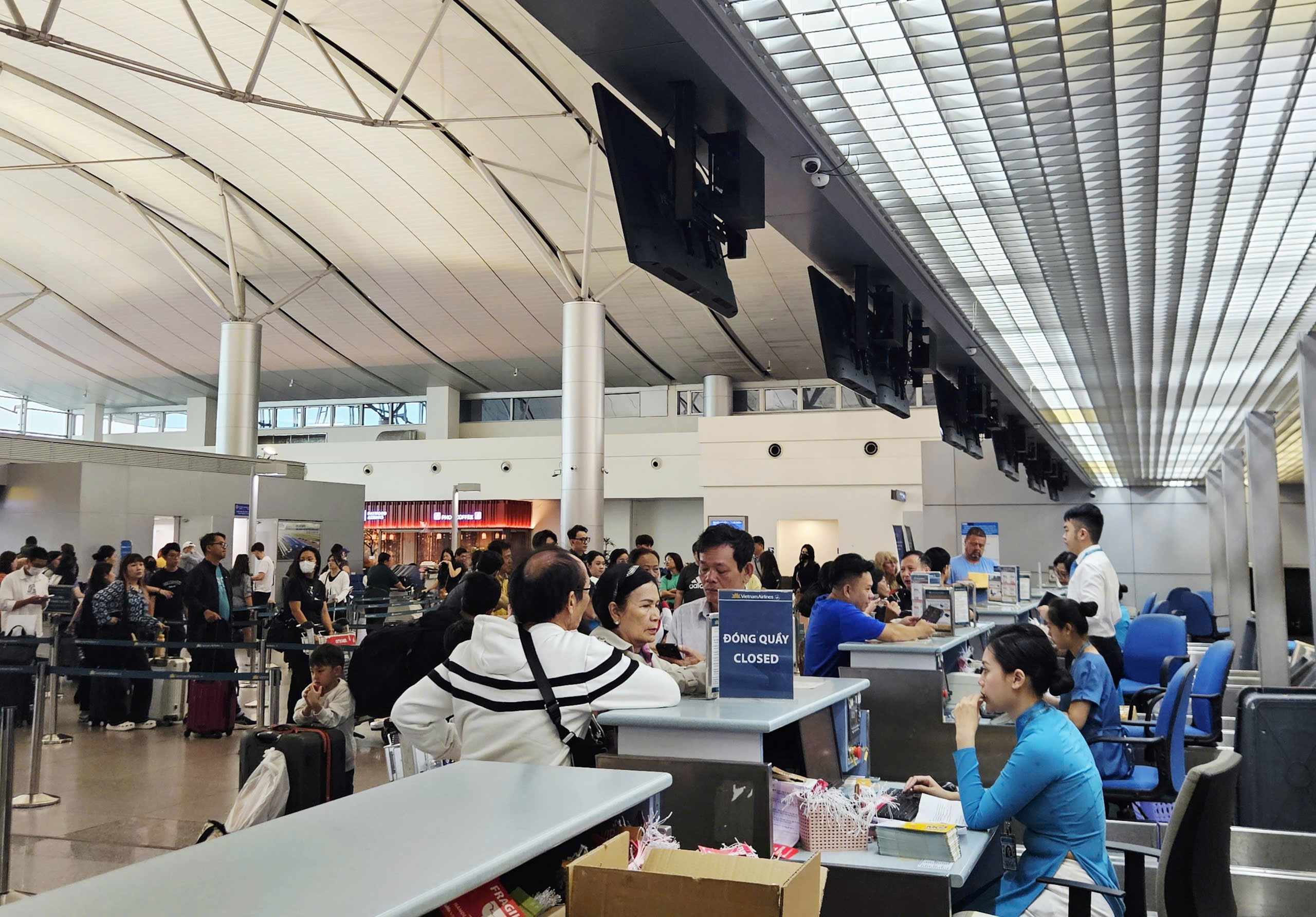 Những điều cần biết khi nhập cảnh tại sân bay Tân Sơn Nhất trong dịch bệnh Nipah - Ảnh 2.