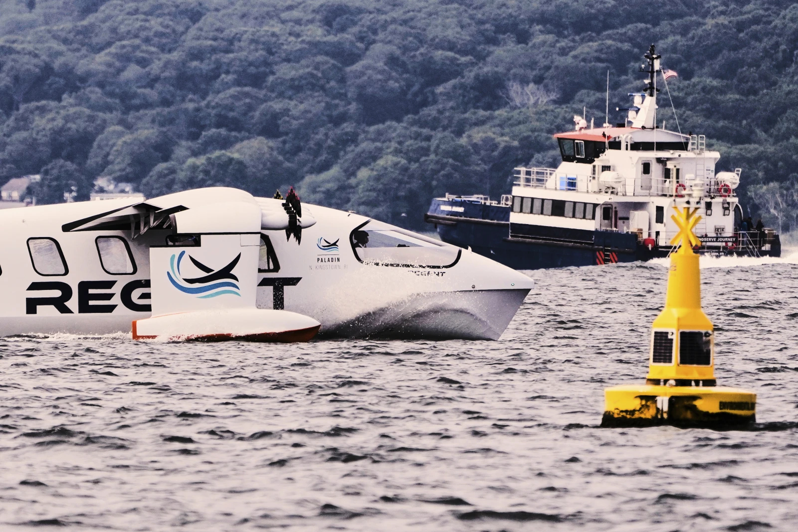 Ph&agrave; chở kh&aacute;ch c&oacute; c&aacute;nh - Ảnh 4.