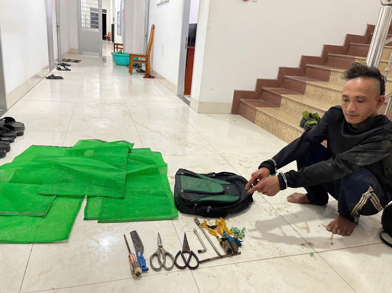 Bắt đối tượng trộm 4 con chồn và 1 con gà tại Tân Hưng , Tây Ninh - Ảnh 2. Bắt đối tượng trộm 4 con chồn và 1 con gà tại Tân Hưng , Tây Ninh - Ảnh 2.