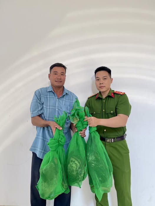 Bắt đối tượng trộm 4 con chồn và 1 con gà tại Tân Hưng , Tây Ninh - Ảnh 3. Bắt đối tượng trộm 4 con chồn và 1 con gà tại Tân Hưng , Tây Ninh - Ảnh 3.