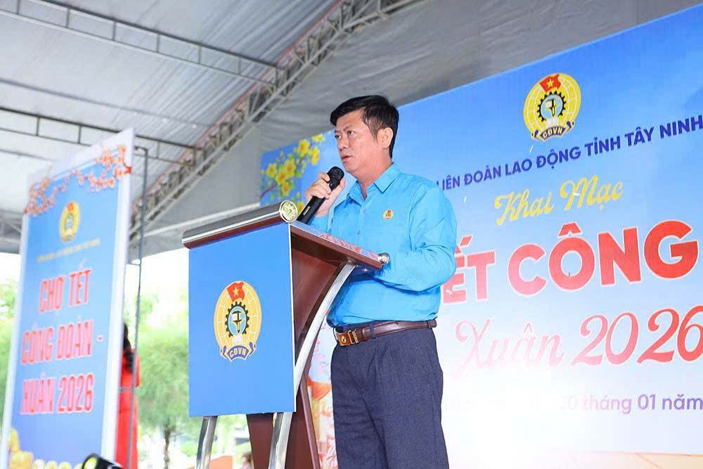 Hàng ngàn công nhân ở Tây ninh xúc động khi nhận quà và vé xe về quê đón Tết - Ảnh 5.