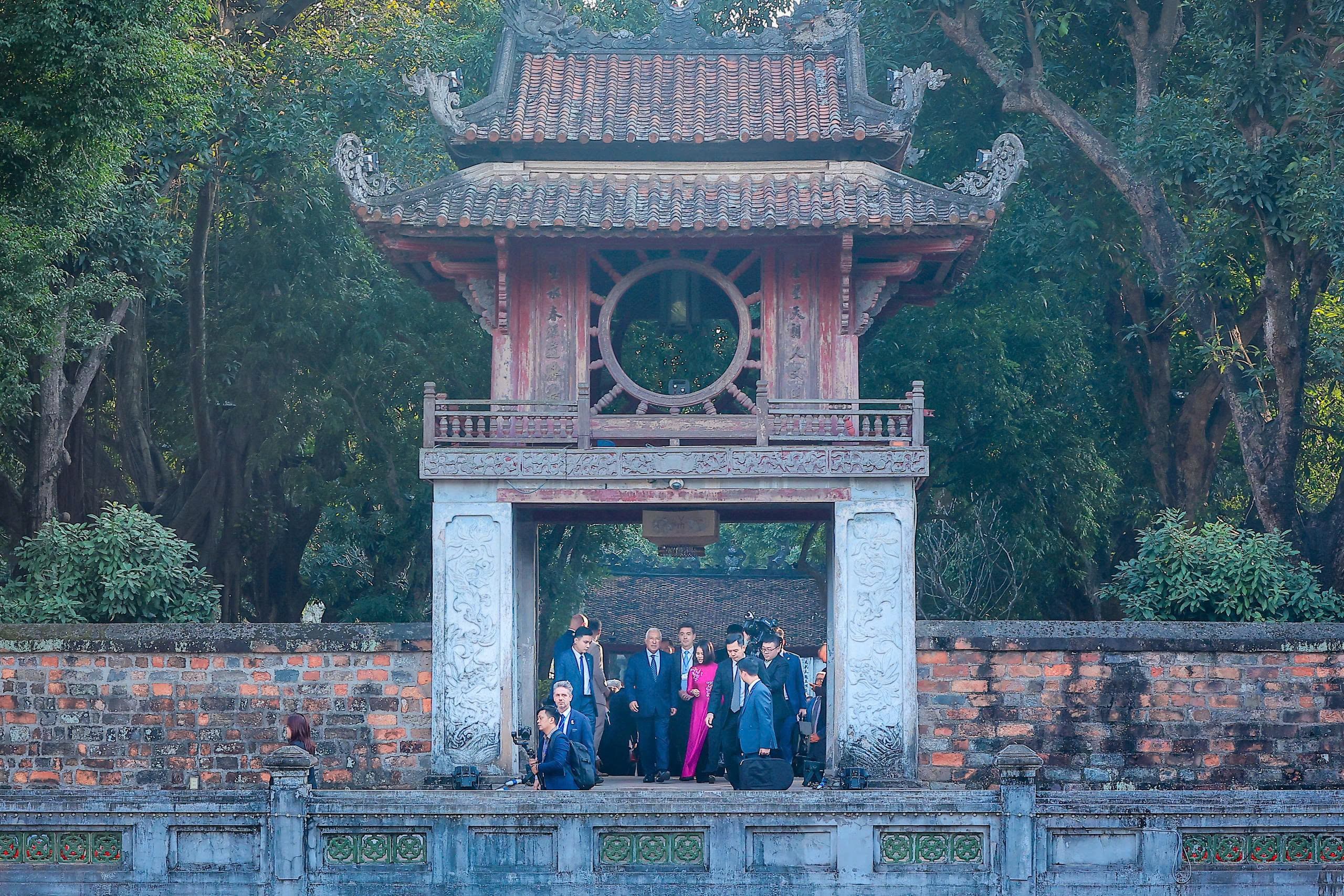 Chủ tịch Hội đồng ch&acirc;u &Acirc;u Antonio Costa thăm Văn Miếu - Quốc Tử Gi&aacute;m v&agrave; tuyến metro số 3 - Ảnh 3.