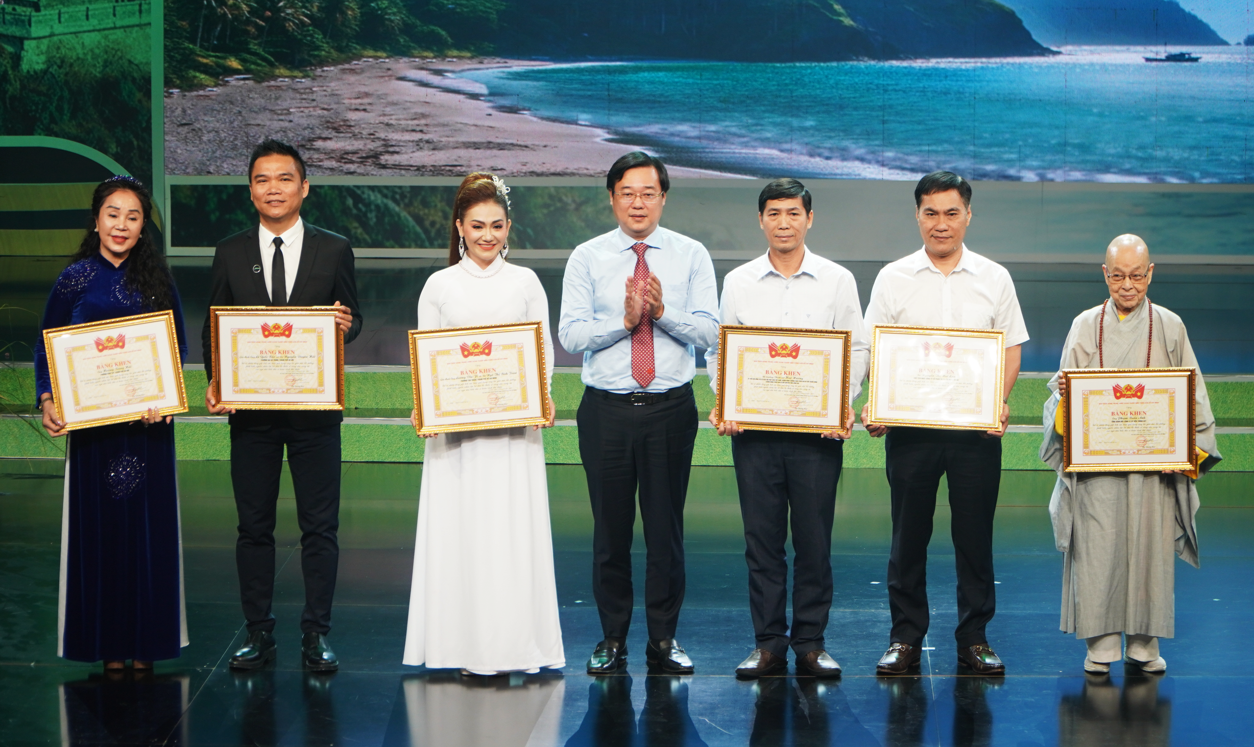 - Ảnh 2. - Ảnh 2.