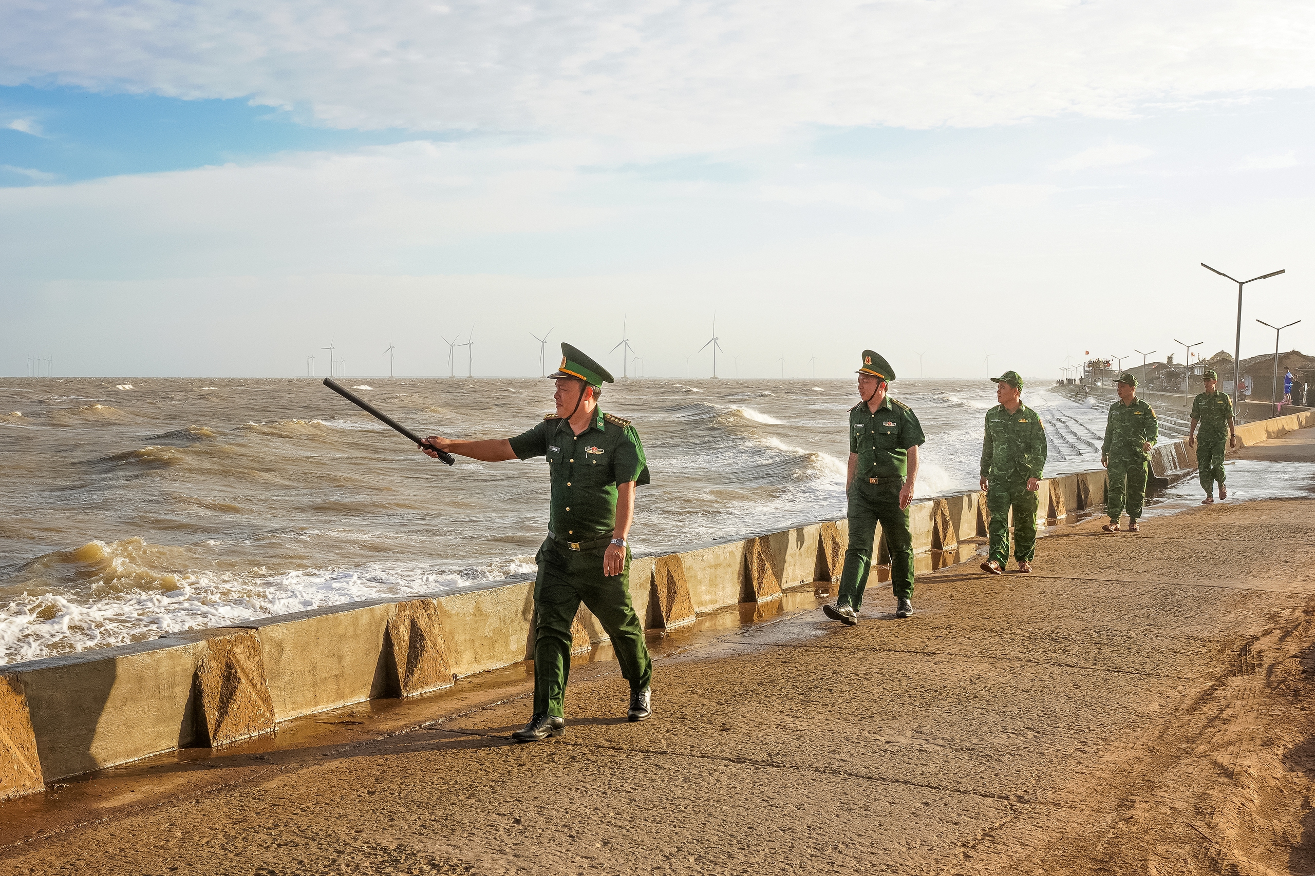 B&igrave;nh y&ecirc;n cửa biển H&agrave;m Lu&ocirc;ng - Ảnh 3.