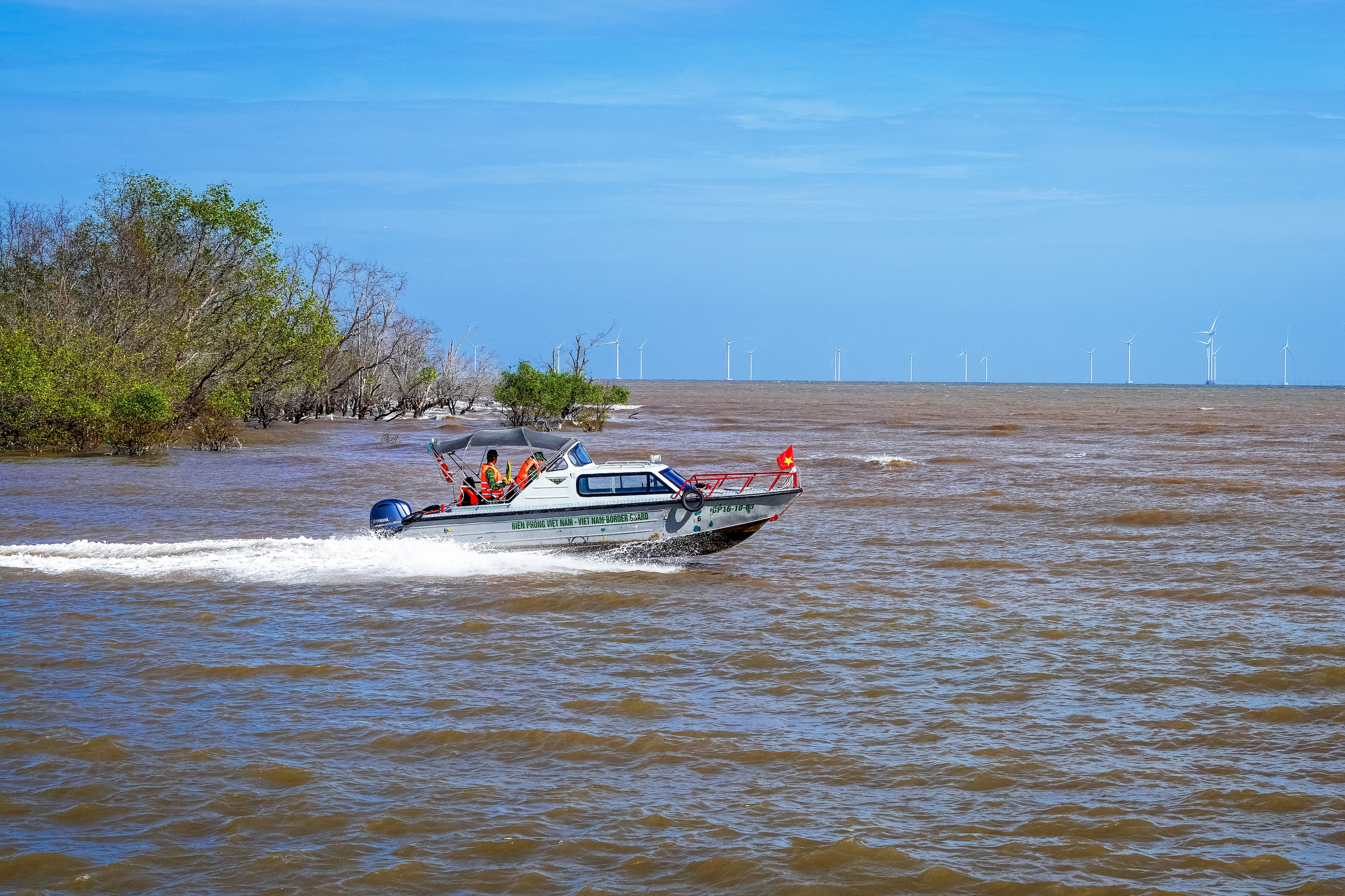 B&igrave;nh y&ecirc;n cửa biển H&agrave;m Lu&ocirc;ng - Ảnh 4.