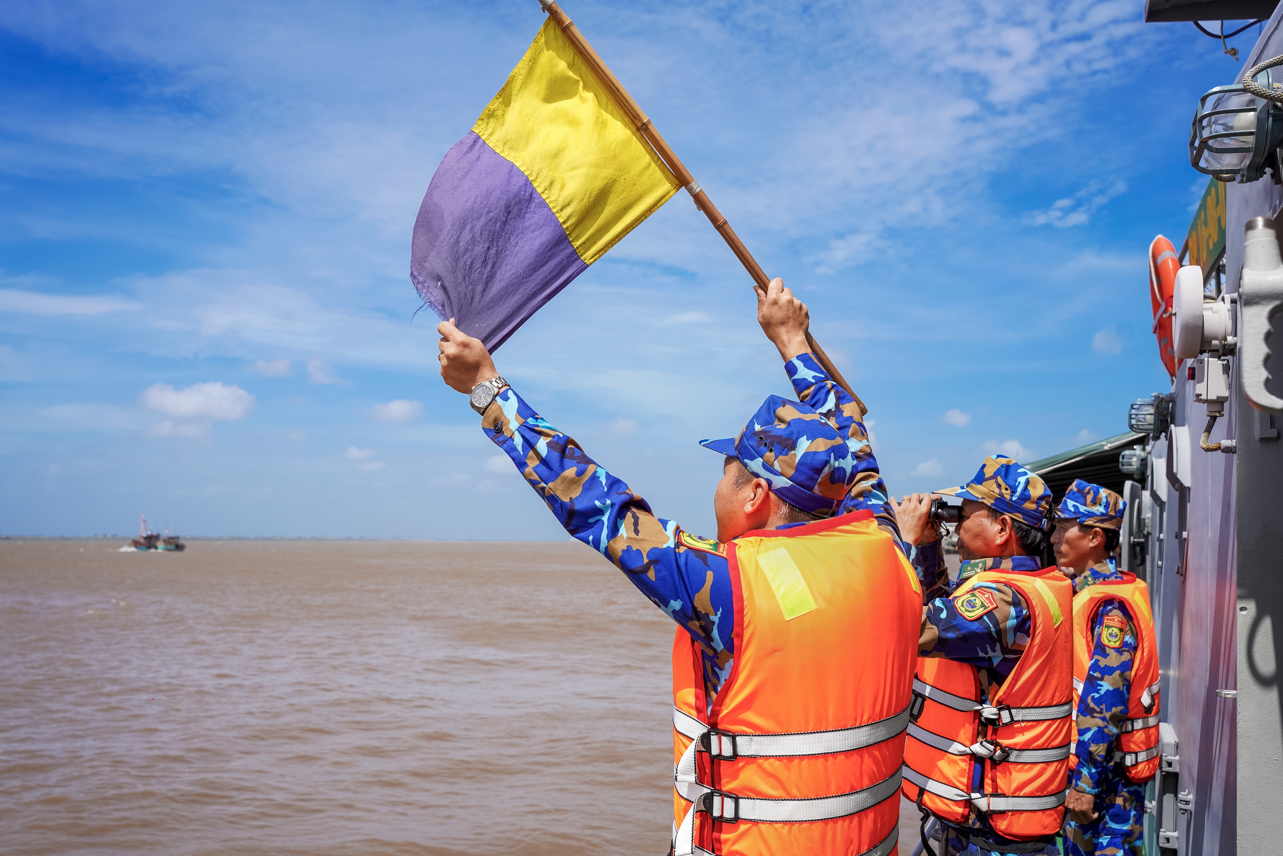 B&igrave;nh y&ecirc;n cửa biển H&agrave;m Lu&ocirc;ng - Ảnh 6.