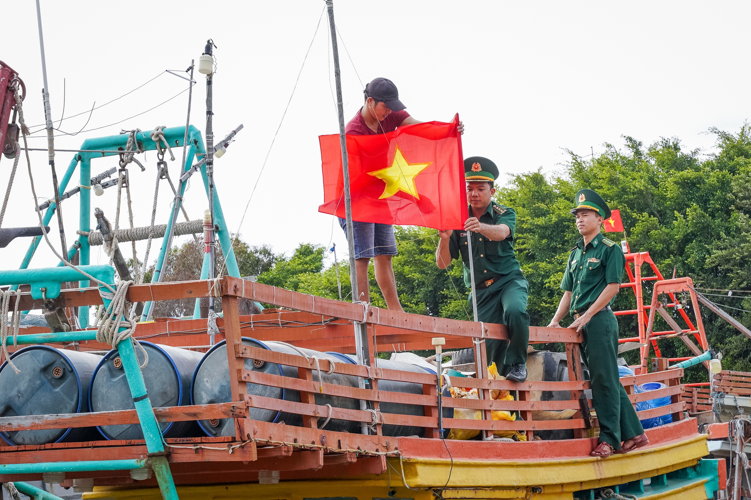 B&igrave;nh y&ecirc;n cửa biển H&agrave;m Lu&ocirc;ng - Ảnh 8.