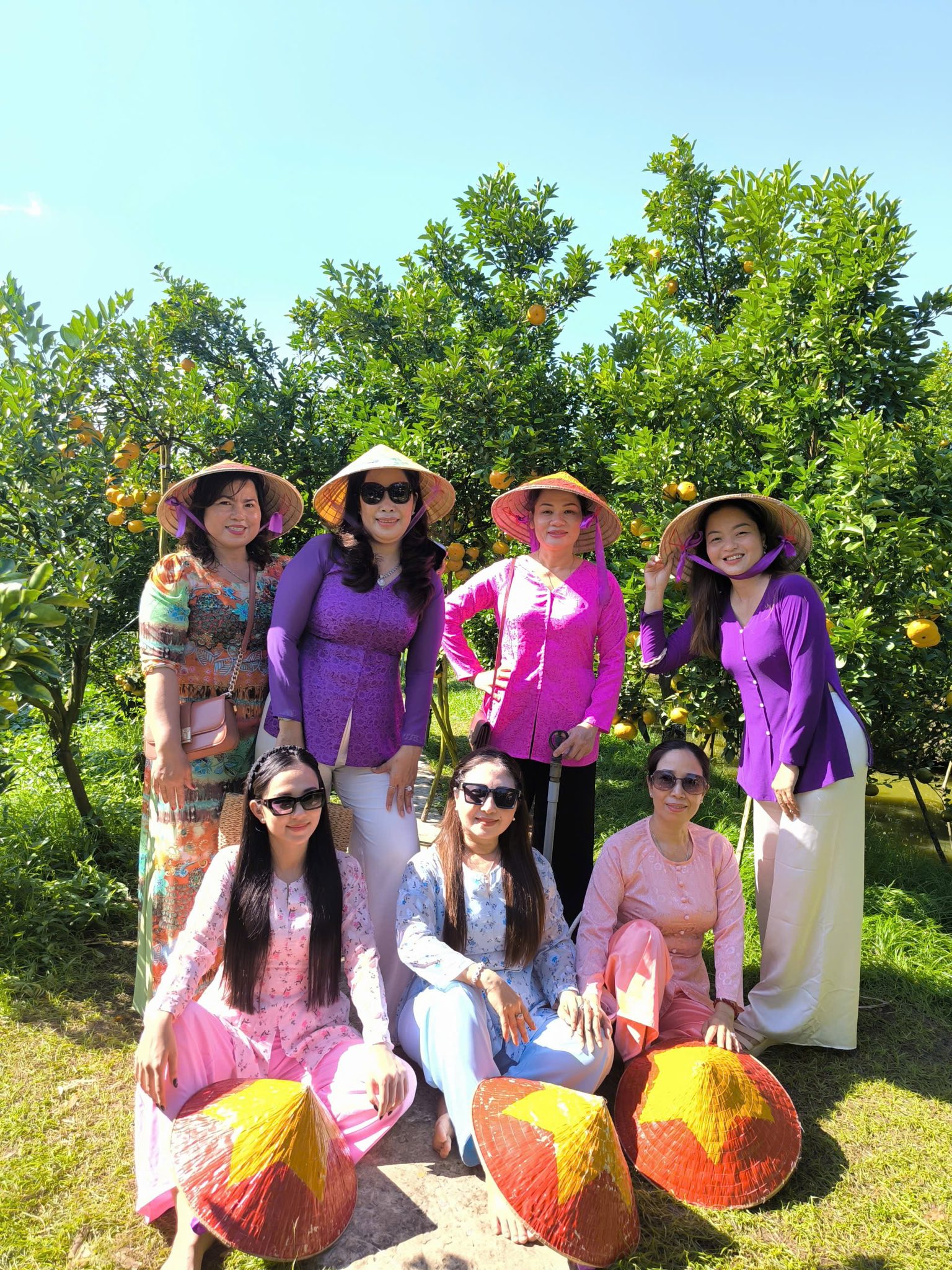 VIDEO: Du kh&aacute;ch &ldquo;ngất ng&acirc;y&rdquo; với những vườn qu&yacute;t v&agrave;ng rực ở Đồng Th&aacute;p - Ảnh 4.