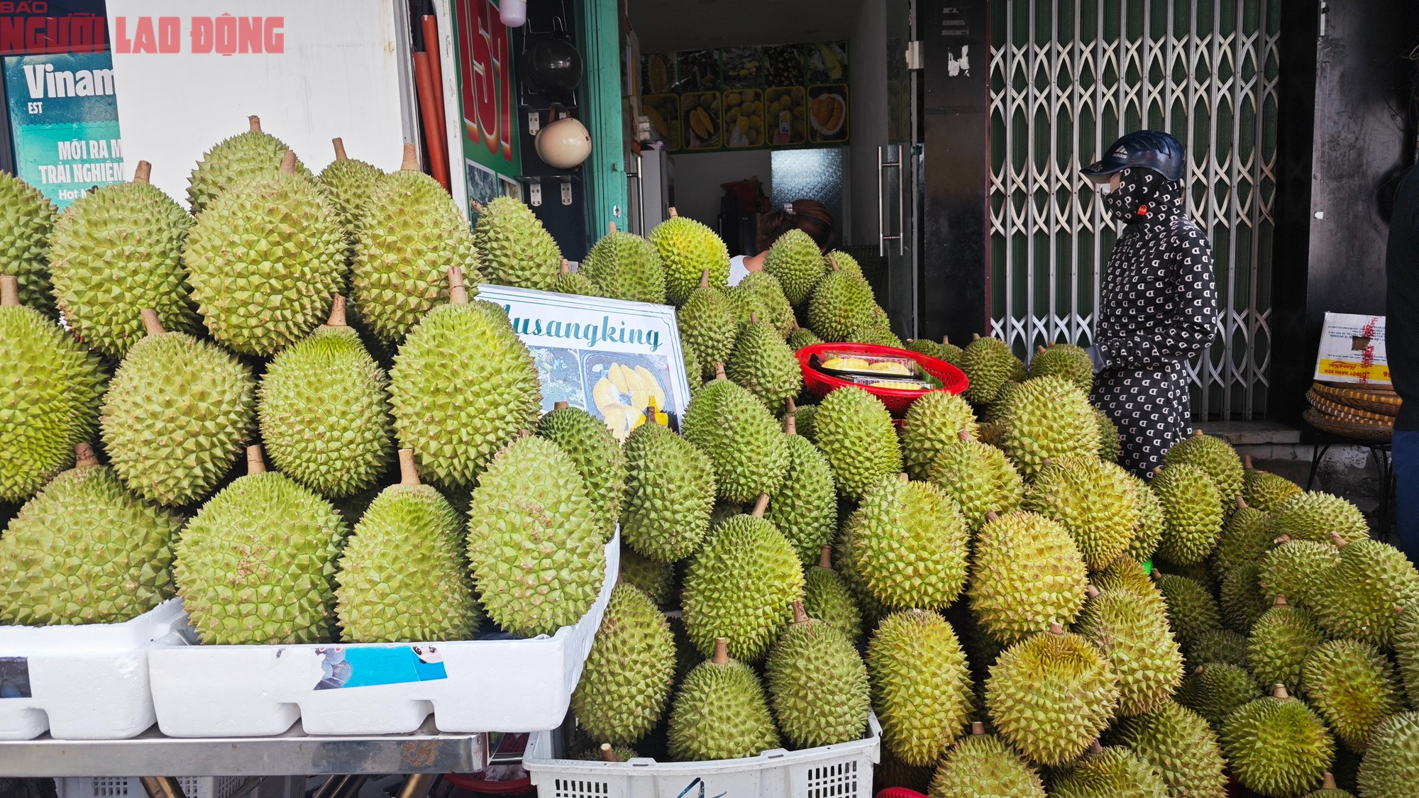 Gi&aacute; sầu ri&ecirc;ng Ri 6 tr&aacute;i vụ gi&aacute; rẻ bất ngờ - Ảnh 2.