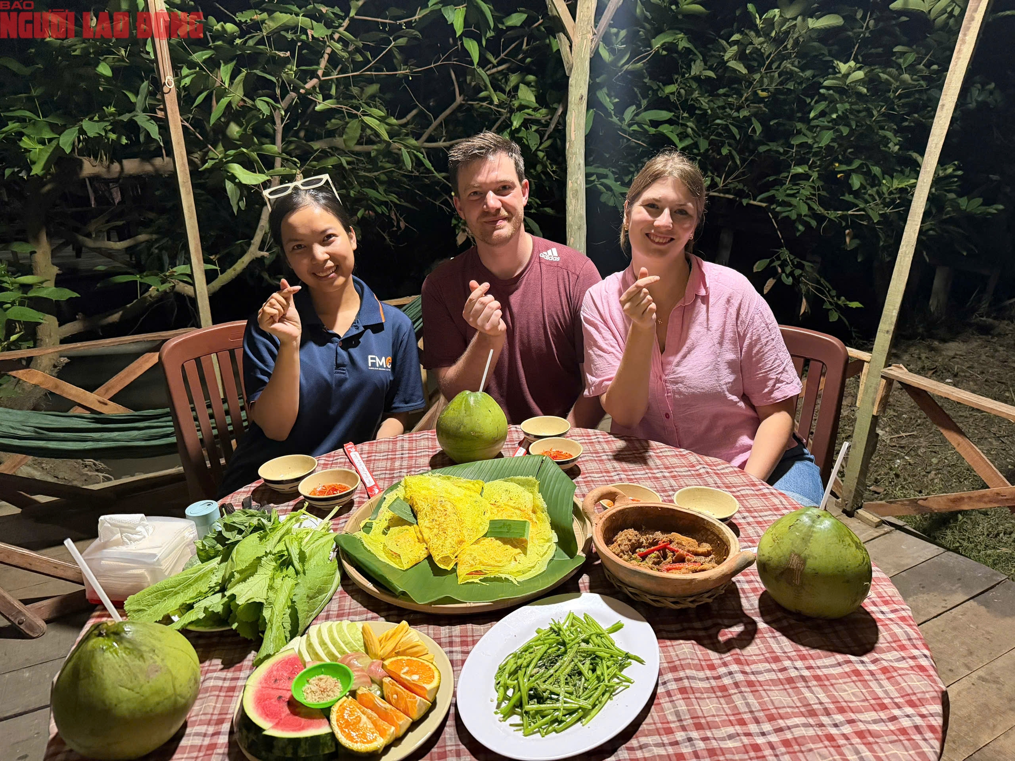 Cần Thơ: Khách Tây thích thú khi trải nghiệm tự tay vào bếp - Ảnh 3.