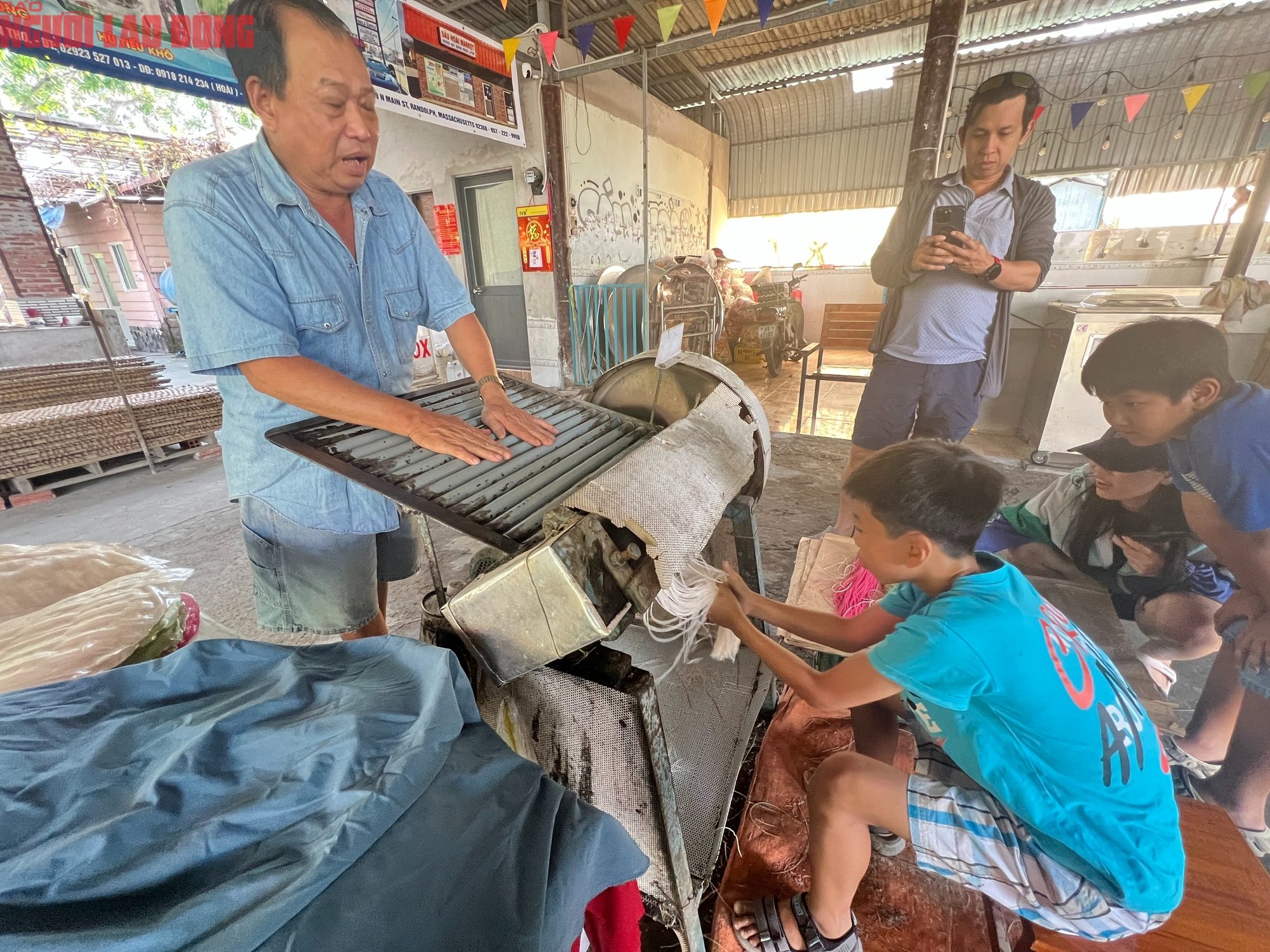 Cần Thơ: Khách Tây thích thú khi trải nghiệm tự tay vào bếp - Ảnh 9.