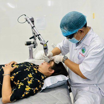 B&aacute;c sĩ tuy&ecirc;n chiến với da liễu - Ảnh 3.