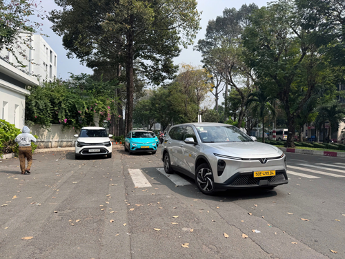 Một mẫu &ocirc; t&ocirc; điện "c&acirc;n" hết doanh số xe xăng - Ảnh 1.