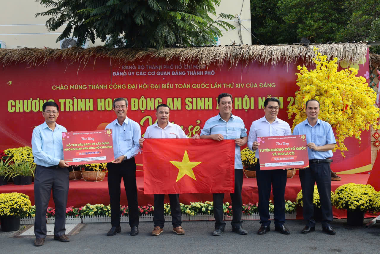 "Xuân sẻ chia" đến với xã đảo duy nhất của TPHCM - Ảnh 11.