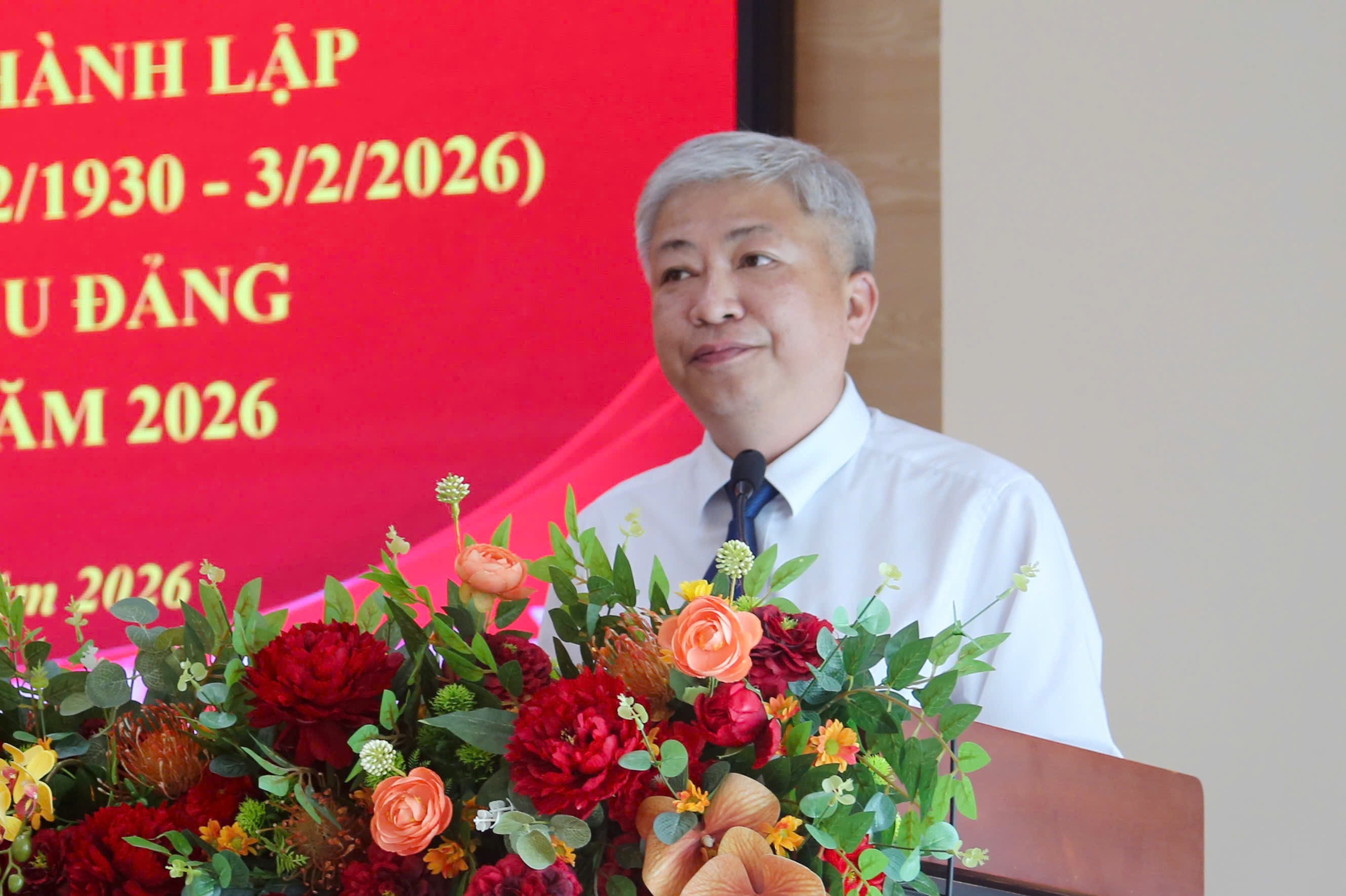 TPHCM: Trao Huy hiệu Đảng cho 29 đảng viên phường Bình Đông - Ảnh 1.