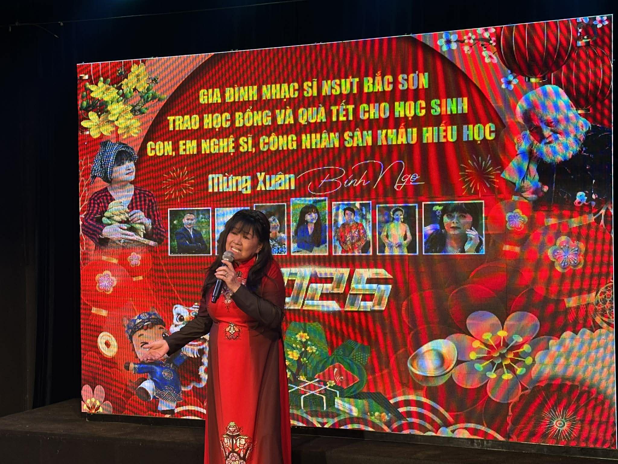 Ca sĩ Bích Thủy, Hạ Châu trao học bổng Bắc Sơn trong niềm hạnh phúc nhớ đến cha - Ảnh 3.