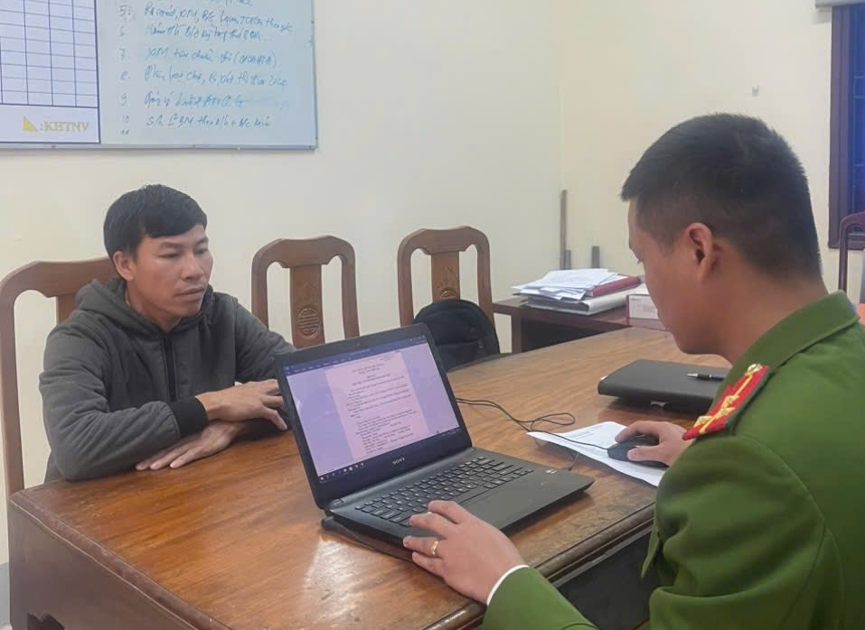 Đinh Văn Hiếu ra đầu thú Sau 7 năm trốn truy nã đặc biệt tại Quảng Trị - Ảnh 1.