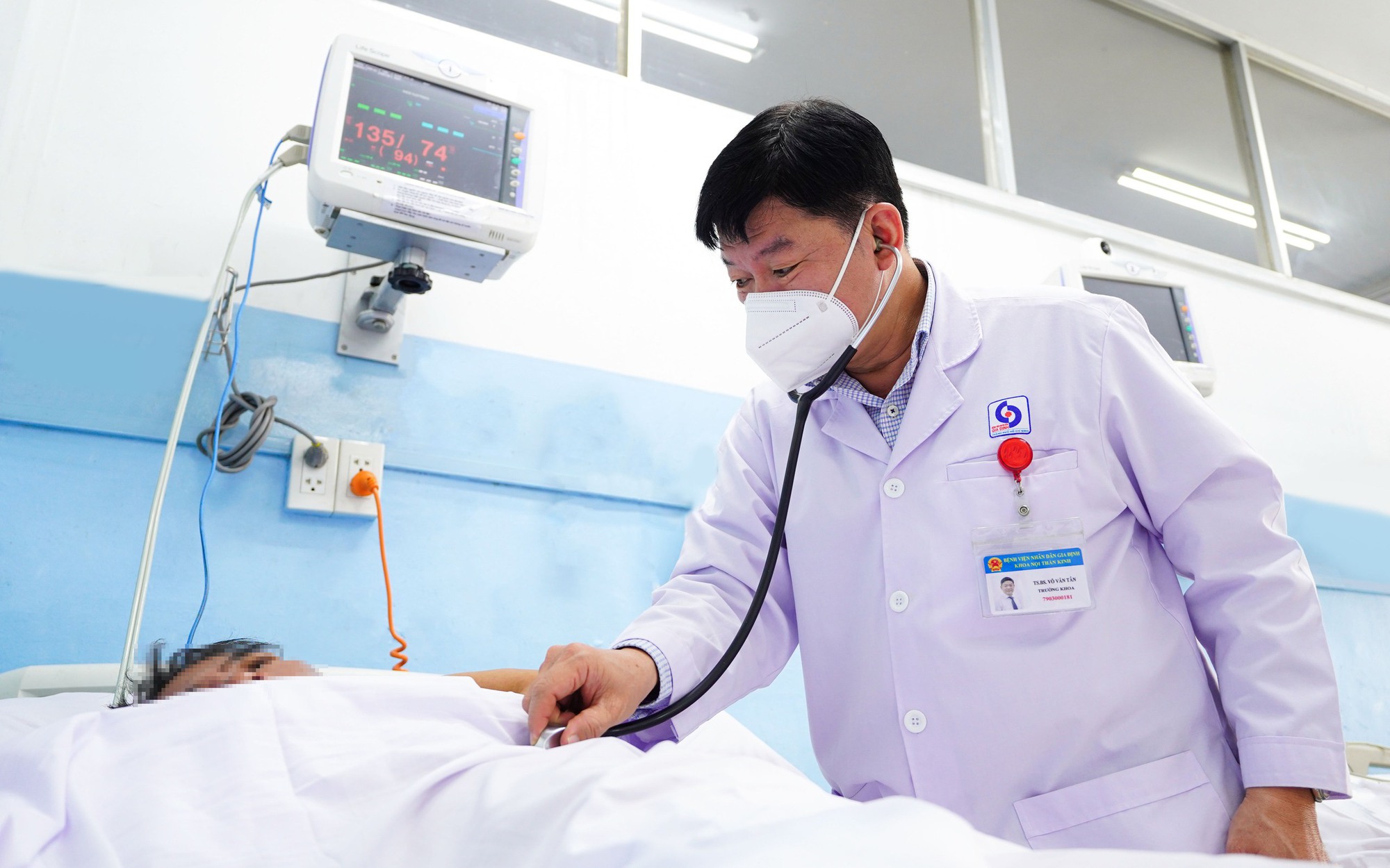 Kịp thời cứu người đàn ông co giật trên đường tránh ở Gia Lai - Ảnh 2.