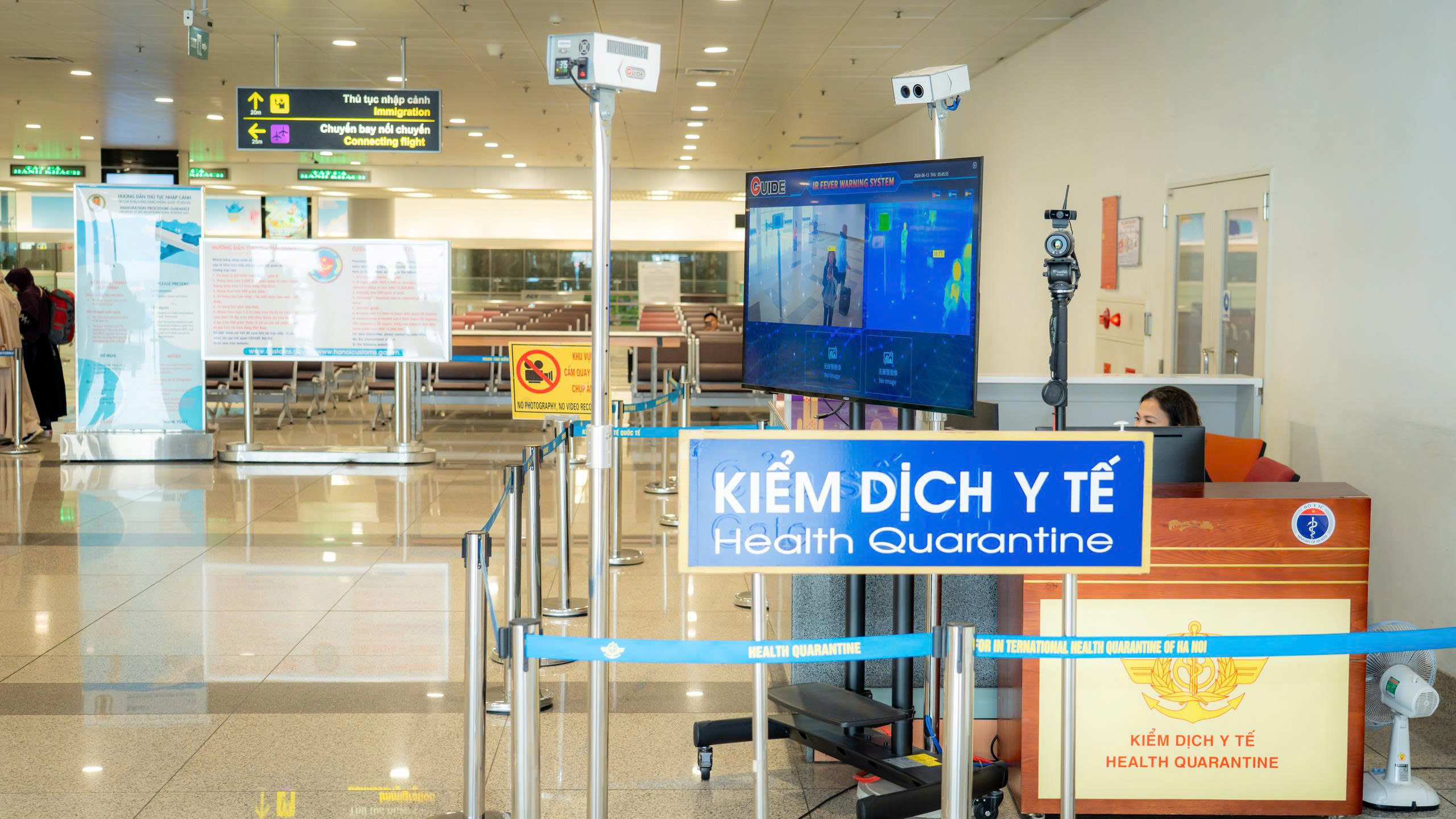 Ngăn chặn virus Nipah: Cận cảnh m&aacute;y qu&eacute;t hồng ngoại hiện đại tại s&acirc;n bay Nội B&agrave;i - Ảnh 2.