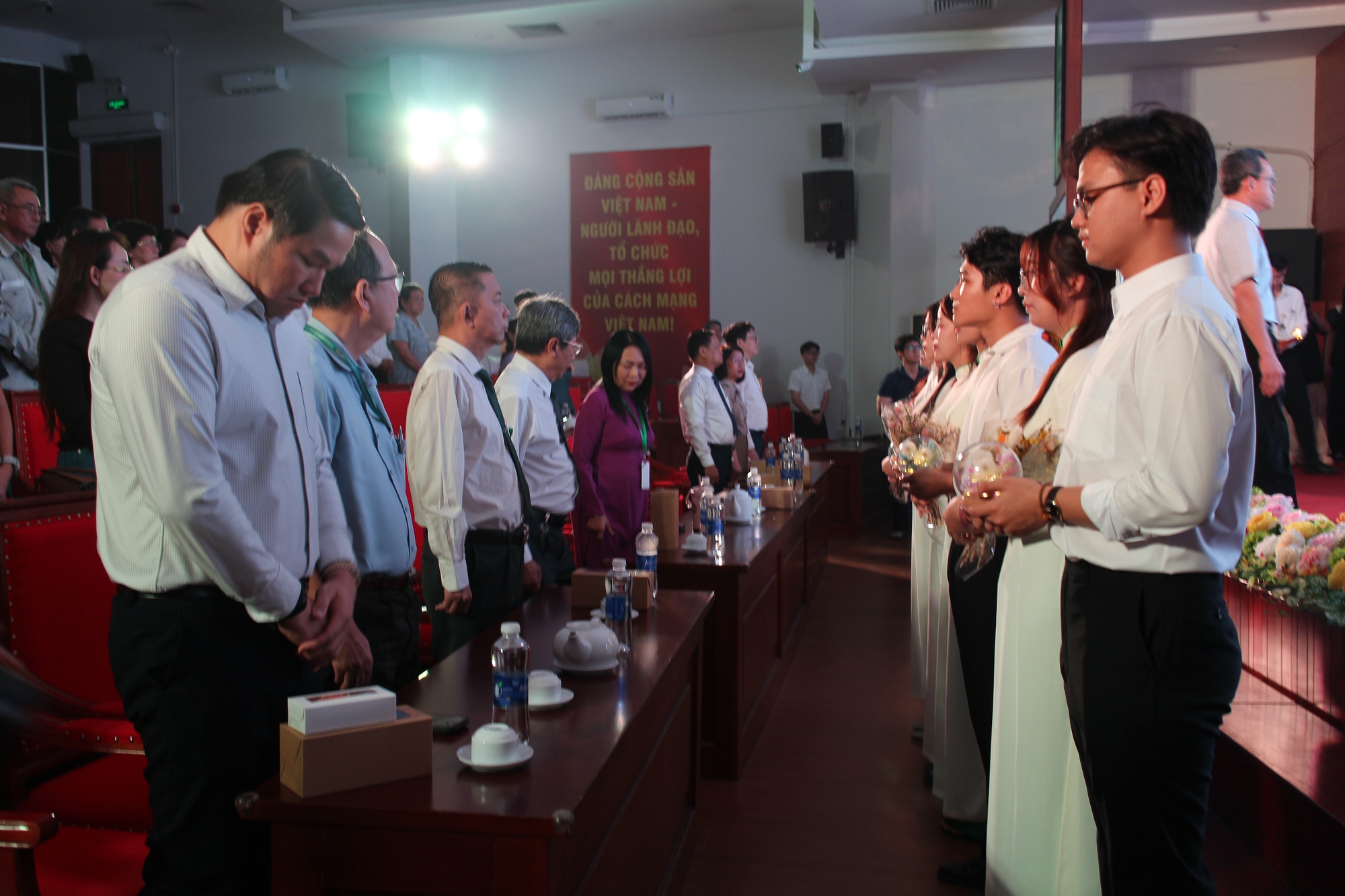 Trang nghiêm, xúc động lễ tri ân những người hiến xác cho y học - Ảnh 1.