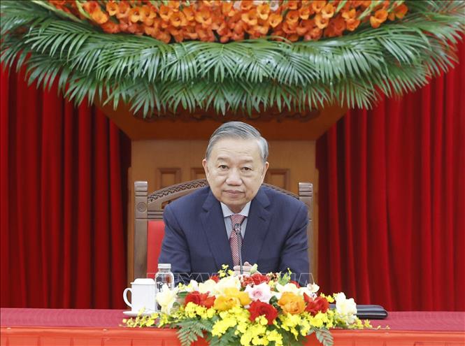 Tổng Bí thư Tô Lâm điện đàm với Tổng Thư ký Đảng Hành động Nhân dân, Thủ tướng Singapore - Ảnh 1.