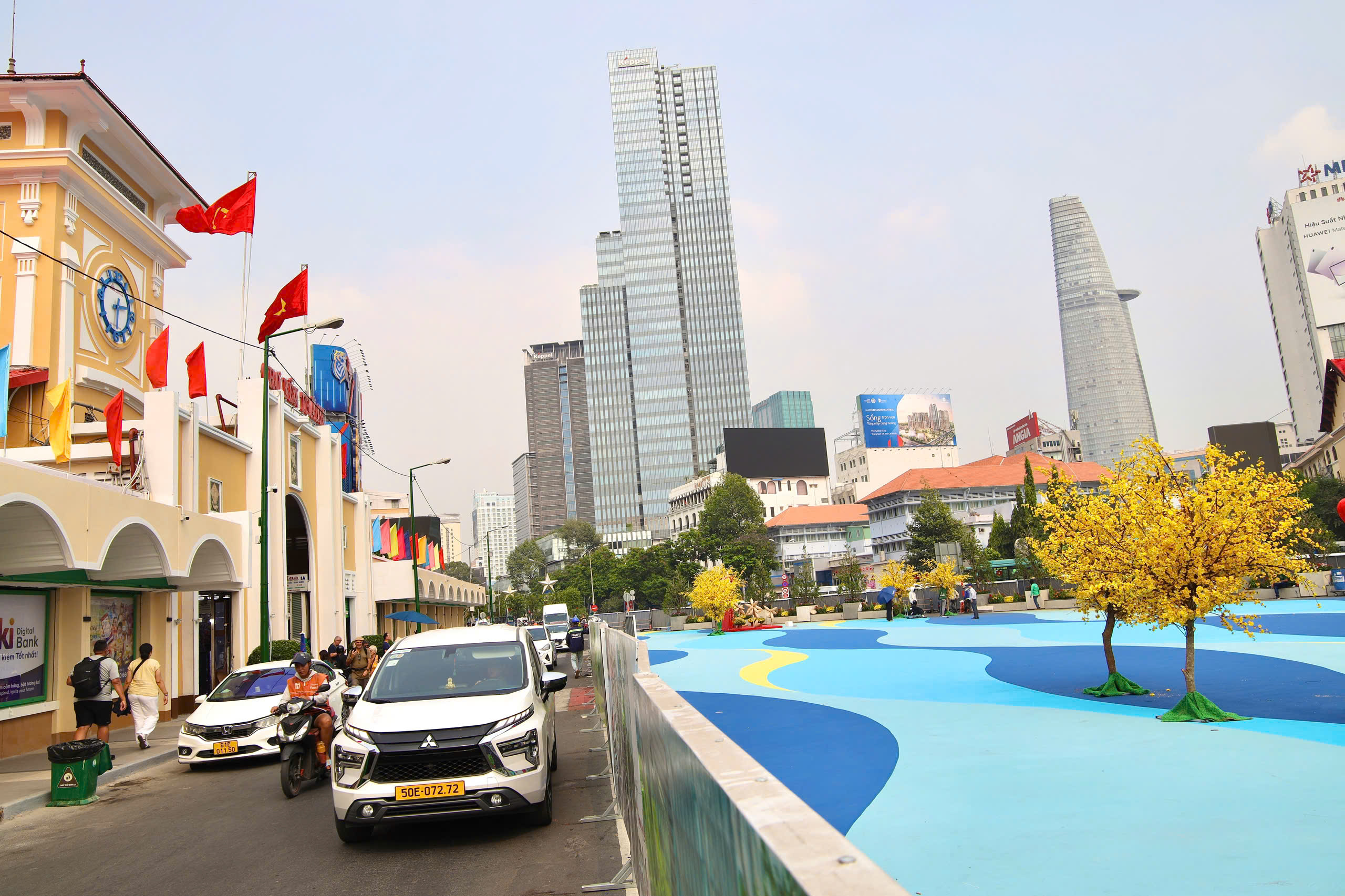 Chợ Bến Th&agrave;nh rực rỡ diện mạo mới trước Tết - Ảnh 10.