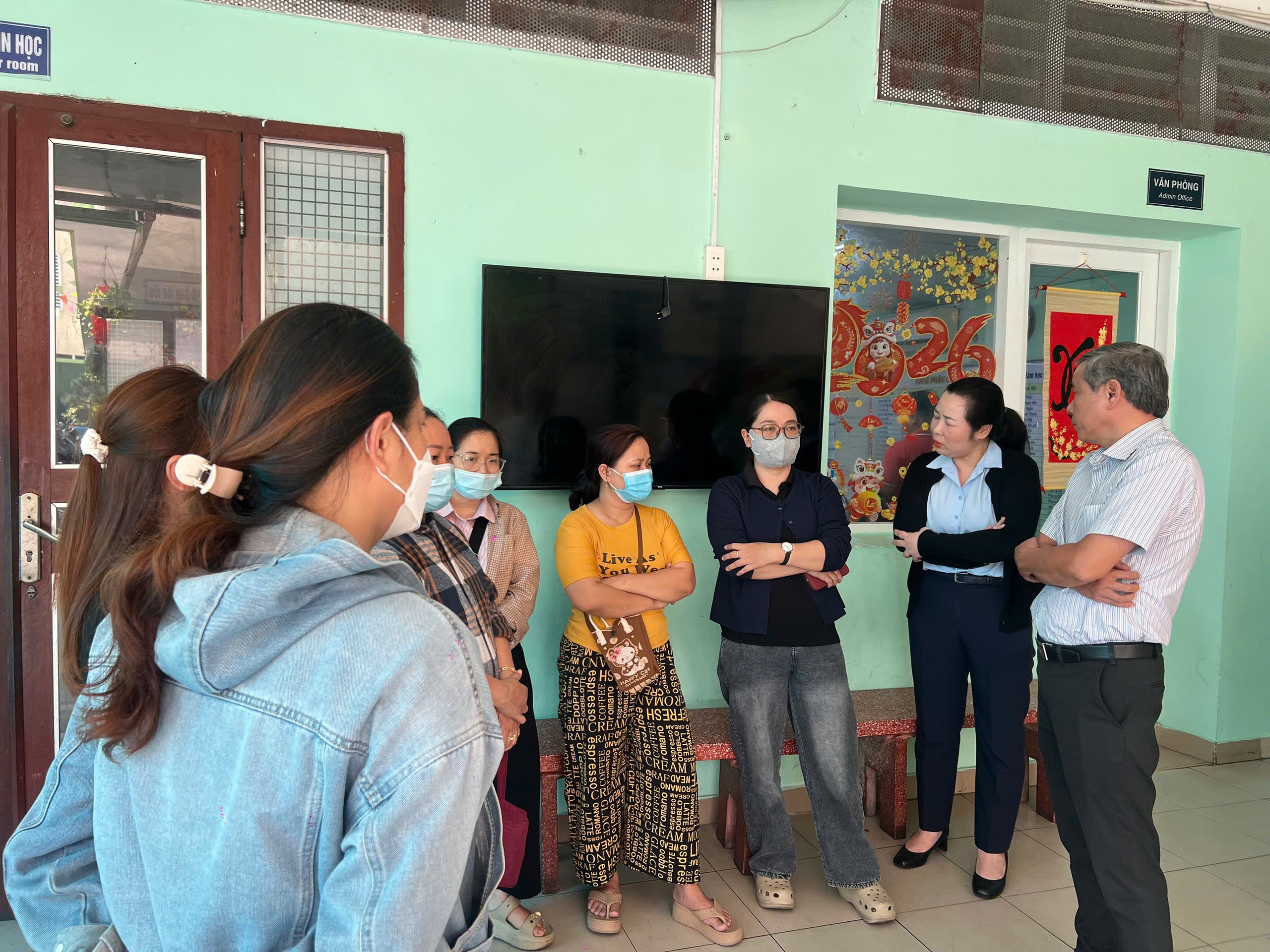 TPHCM: Yêu cầu trường học toàn thành rà soát đơn vị cung cấp suất ăn bán trú, báo cáo trước 2-2 - Ảnh 1.