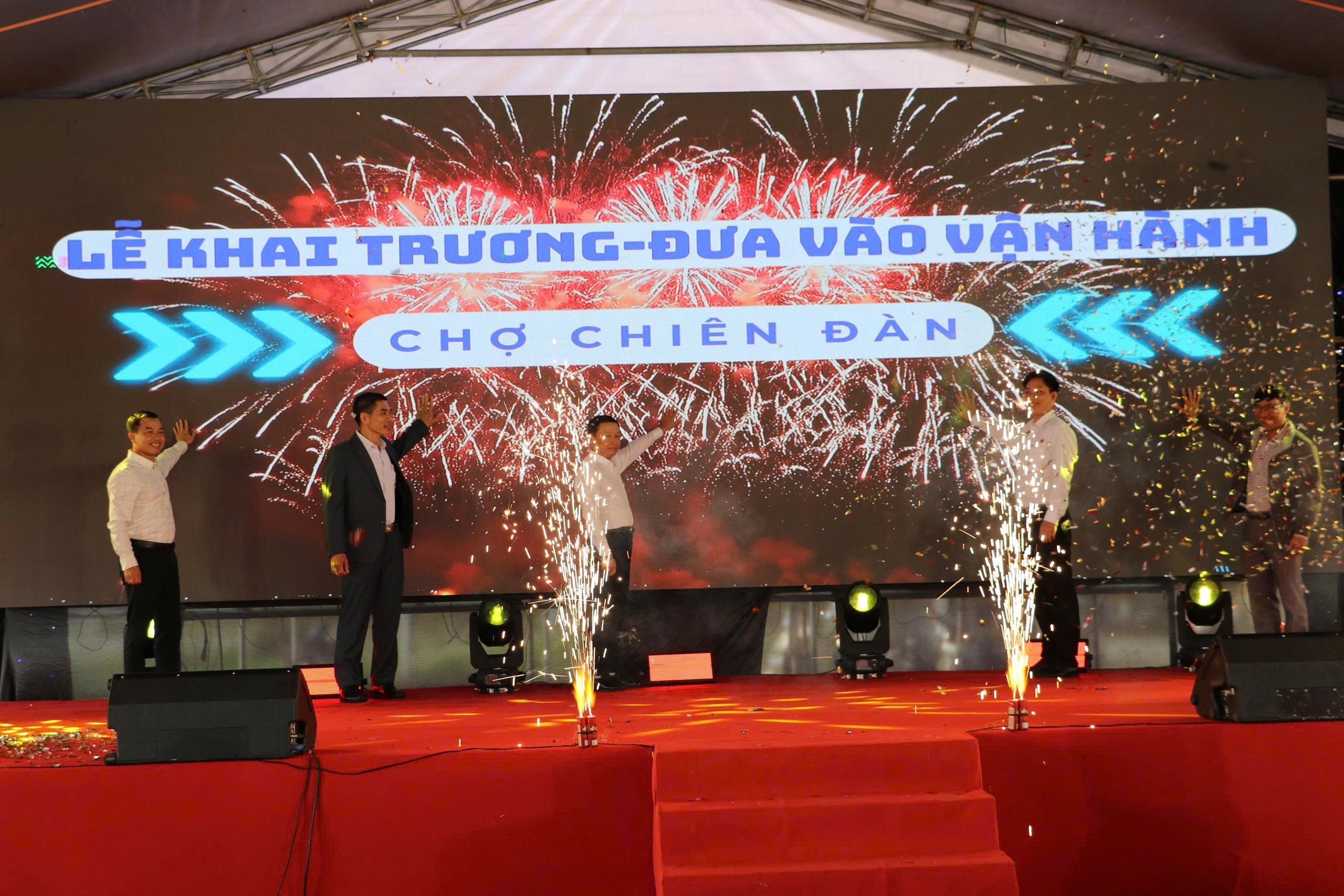 Chợ Chiên Đàn ở Đà Nẵng chính thức đi vào hoạt động phục vụ tiểu thương - Ảnh 3.