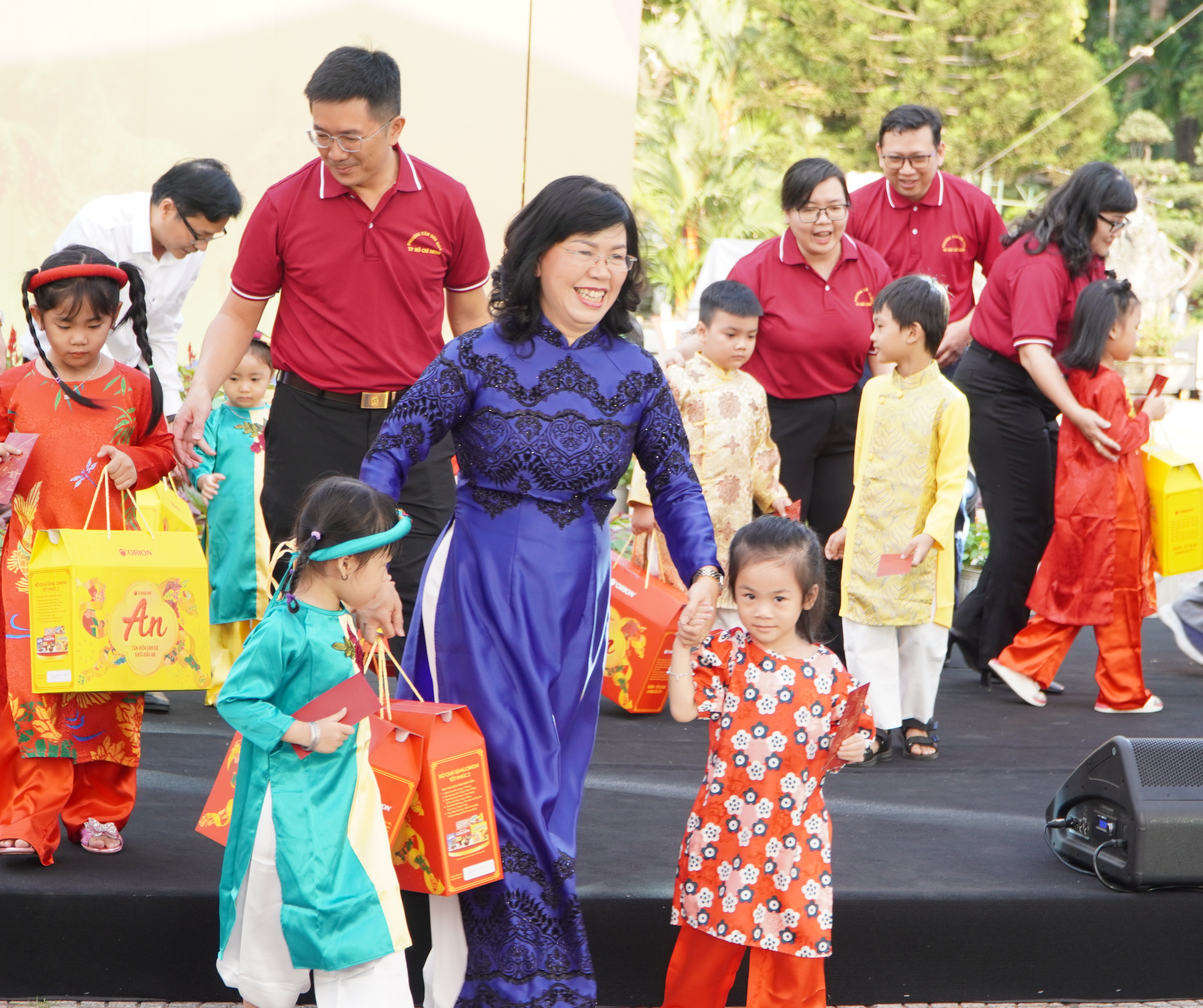 Phường Tân Sơn Hòa mang cái tết nghĩa tình, hạnh phúc đến người dân - Ảnh 3.