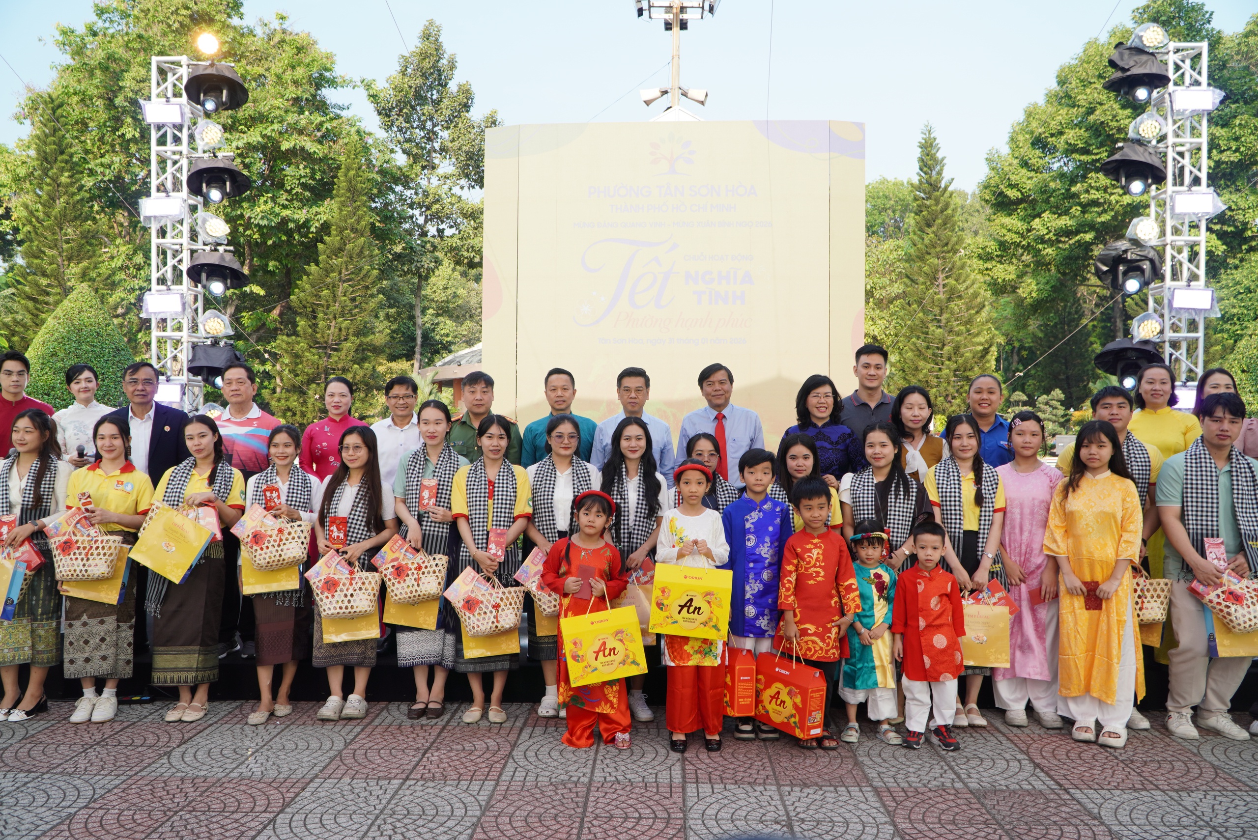 Phường Tân Sơn Hòa mang cái tết nghĩa tình, hạnh phúc đến người dân - Ảnh 1.