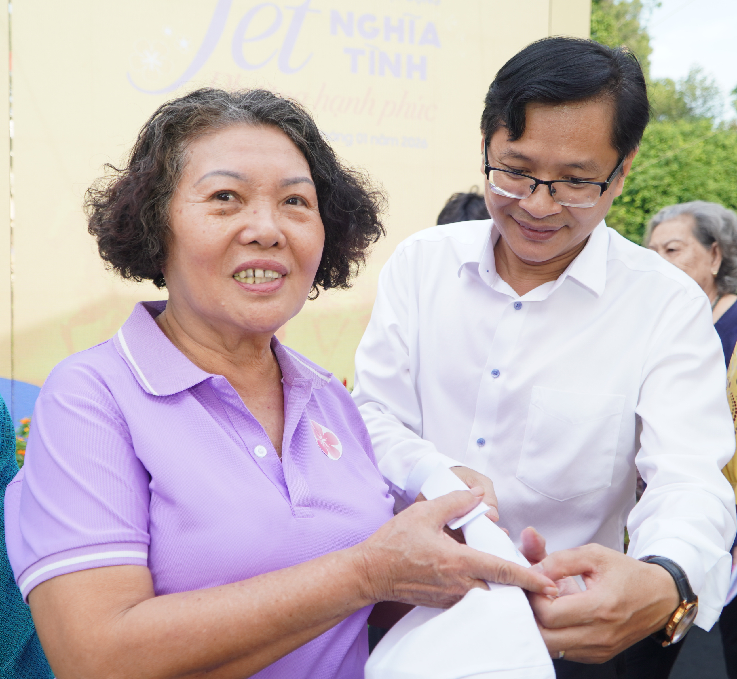 Phường Tân Sơn Hòa mang cái tết nghĩa tình, hạnh phúc đến người dân - Ảnh 4.