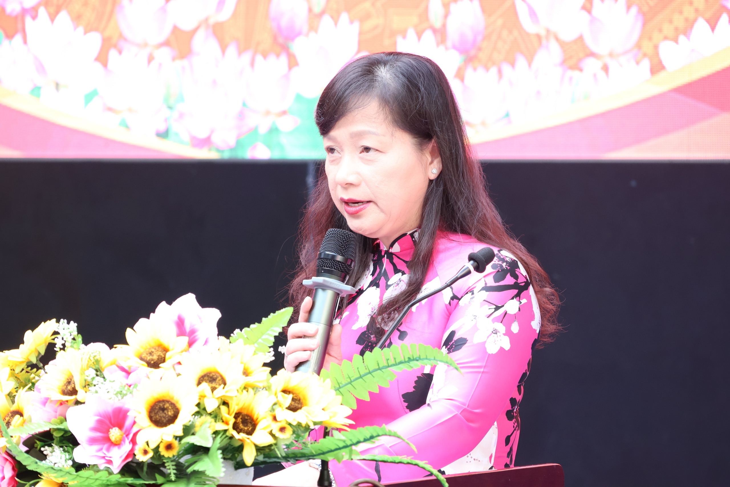 TPHCM: Phường Bình Lợi Trung trao Huy hiệu Đảng cho 45 đảng viên - Ảnh 1.