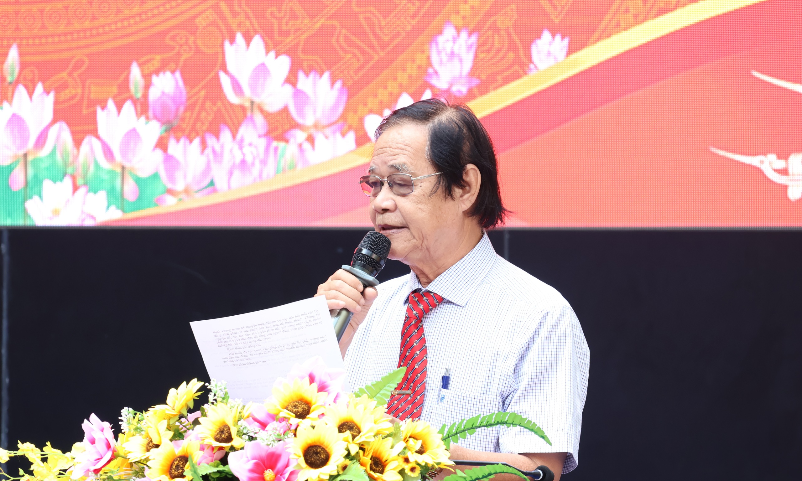 TPHCM: Phường Bình Lợi Trung trao Huy hiệu Đảng cho 45 đảng viên - Ảnh 5.