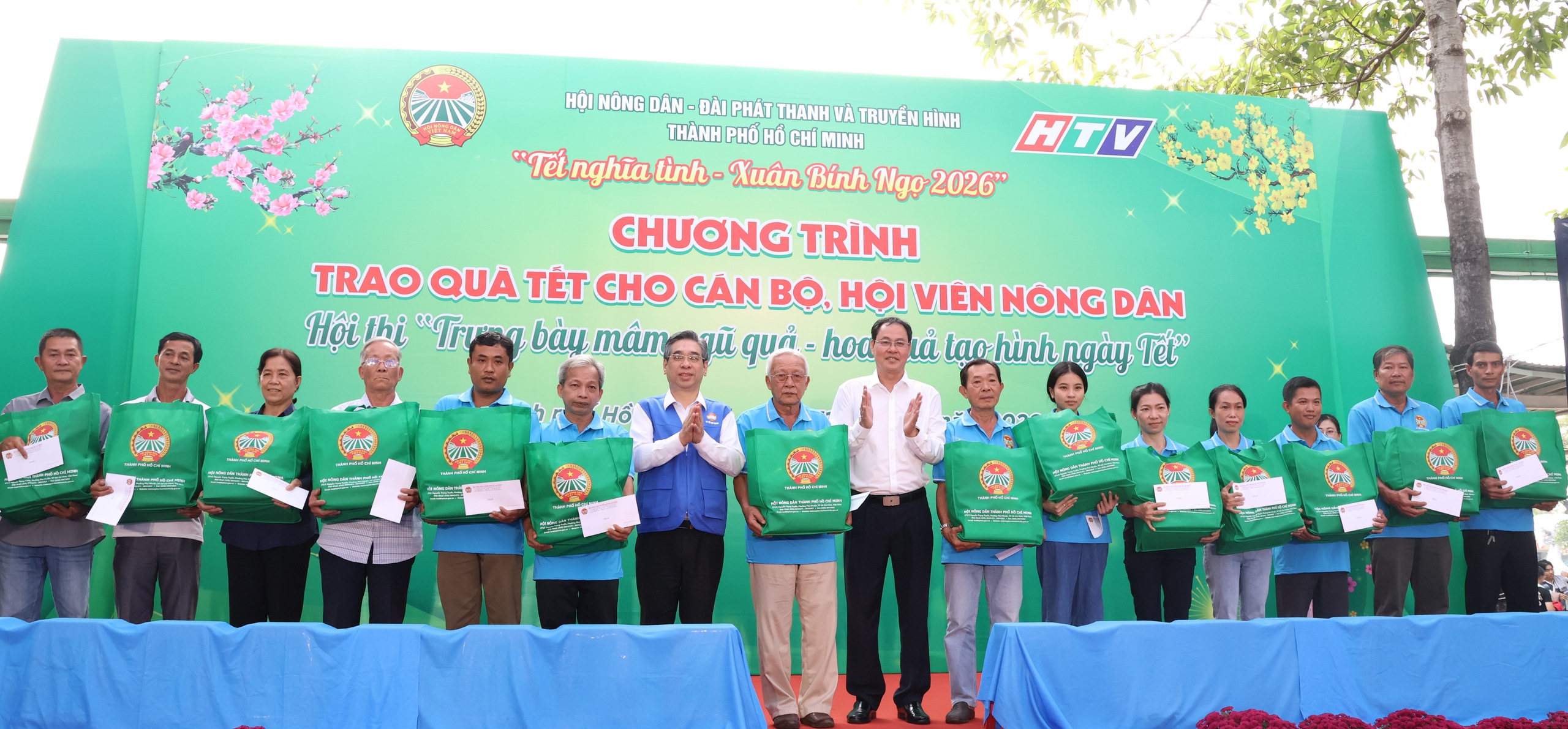 Ng&agrave;y hội Xu&acirc;n đo&agrave;n kết - Tết nghĩa t&igrave;nh TPHCM 2026 với 10 . 000 Người tham gia - Ảnh 5.