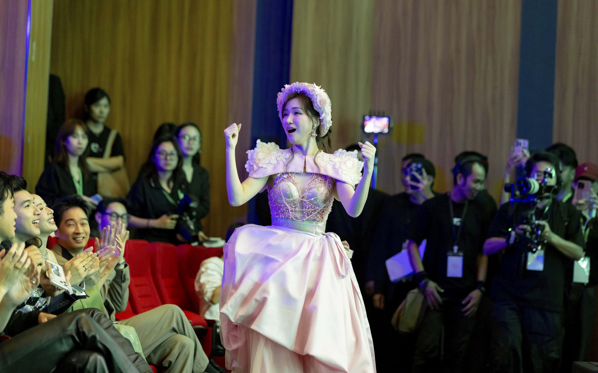 H&ograve;a Minzy c&ocirc;ng khai chồng sắp cưới   - Ảnh 3.