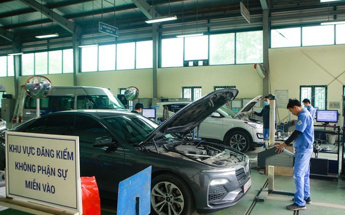 Hết cảnh xếp h&agrave;ng chờ đăng kiểm xe - Ảnh 3.