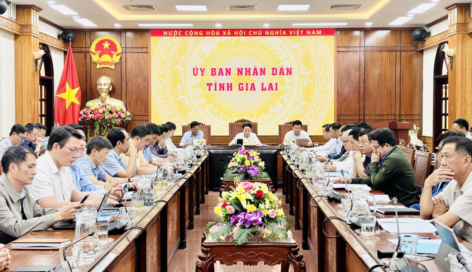 Gia Lai: Nhiều cán bộ thiếu nghiêm túc khi họp trực tuyến - Ảnh 1.