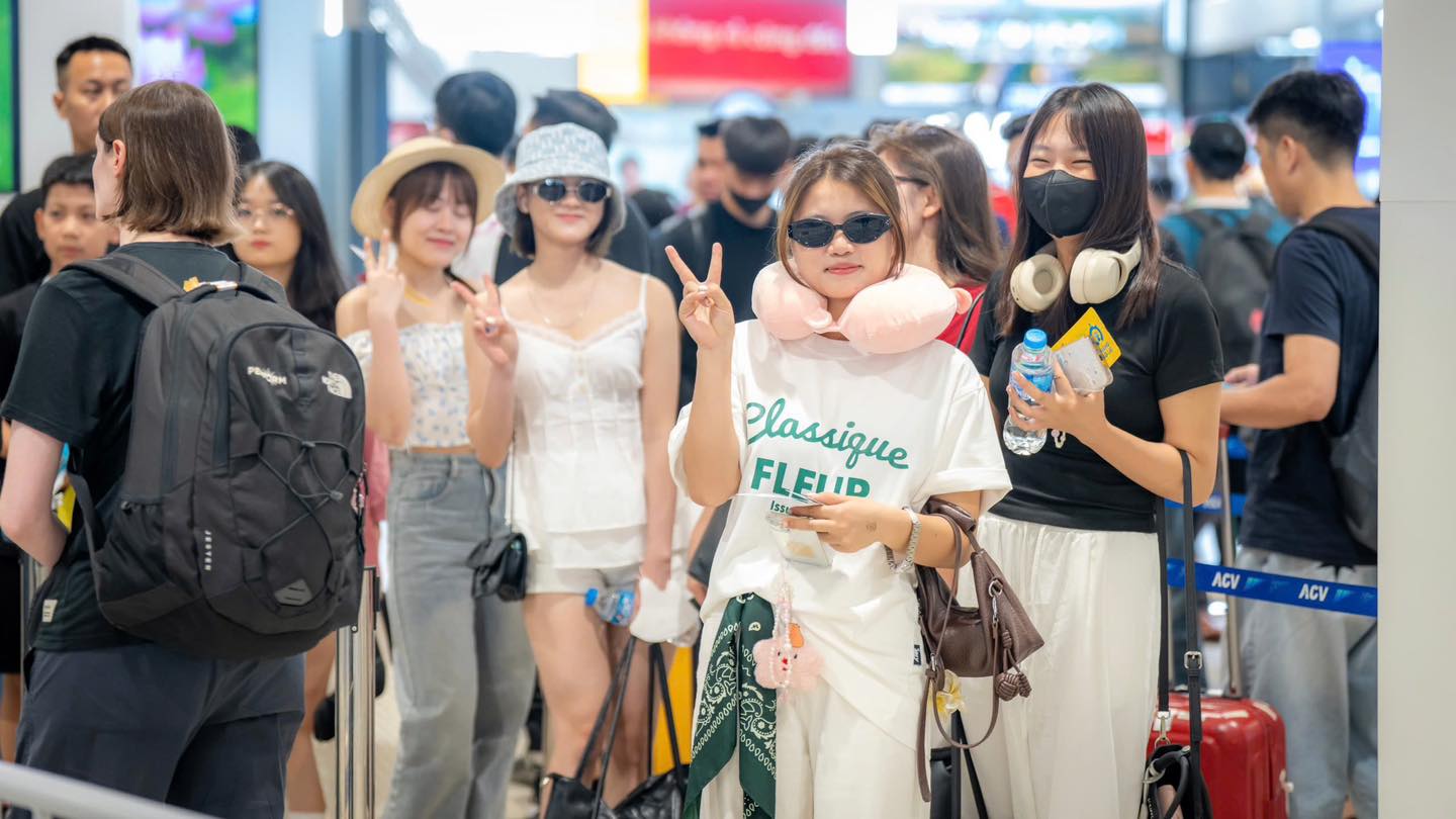 Cảng Hàng không quốc tế Nội Bài ghi nhận ngày cao điểm Tết Dương lịch 2026 - Ảnh 1. Cảng Hàng không quốc tế Nội Bài ghi nhận ngày cao điểm Tết Dương lịch 2026 - Ảnh 1.