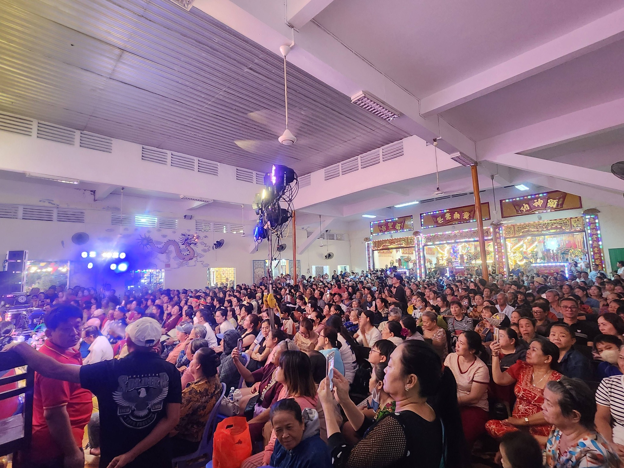 Tín hiệu vui đầu năm của Đoàn cải lương tuồng cổ Huỳnh Long, Bình Tinh chinh phục khán giả - Ảnh 2.