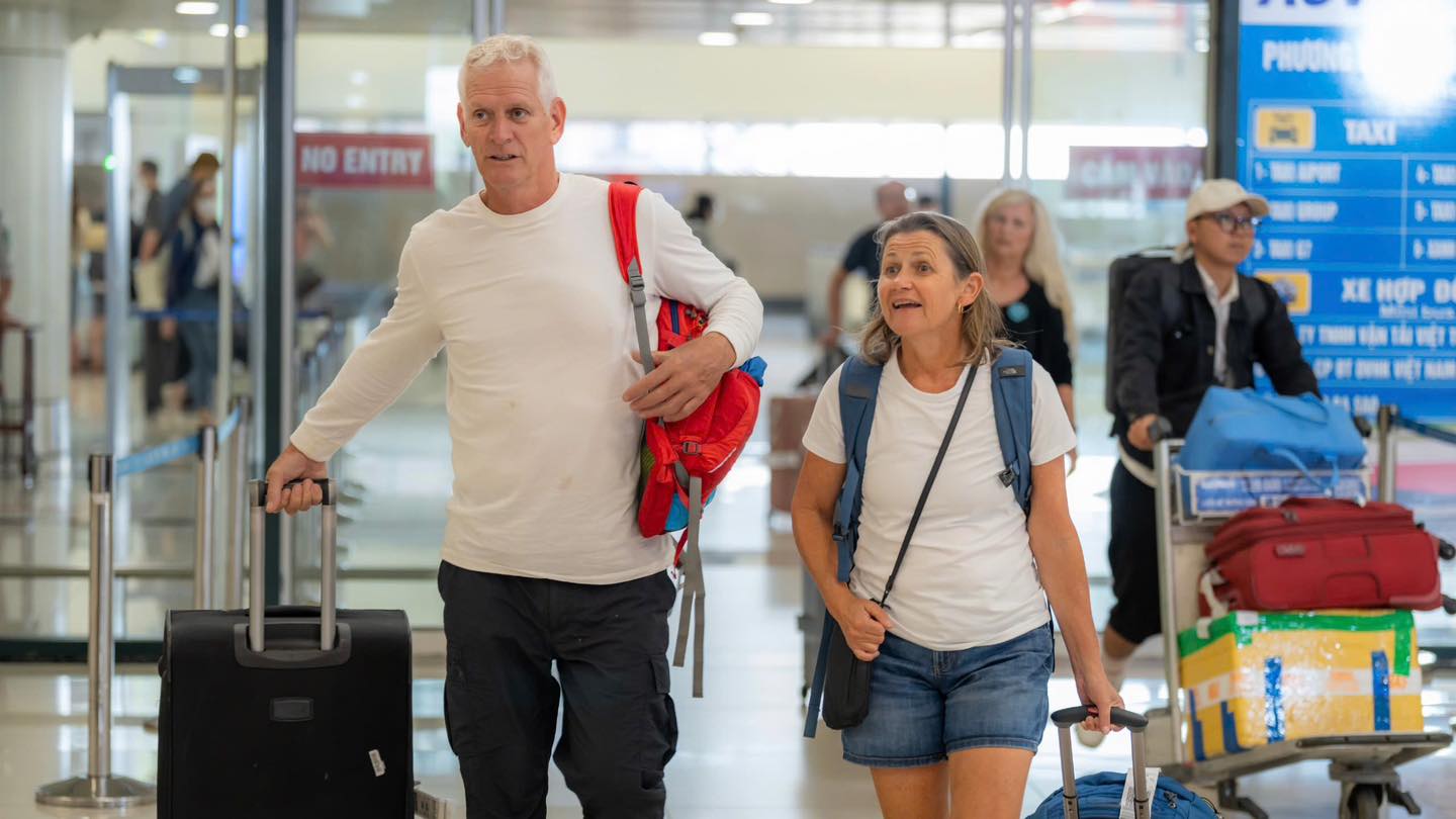 Cảng Hàng không quốc tế Nội Bài ghi nhận ngày cao điểm Tết Dương lịch 2026 - Ảnh 2. Cảng Hàng không quốc tế Nội Bài ghi nhận ngày cao điểm Tết Dương lịch 2026 - Ảnh 2.