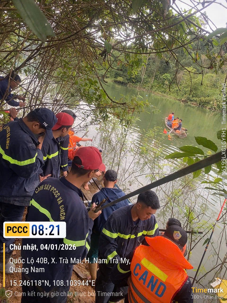 Lật ghe chở 7 người ở Đà Nẵng, 1 người tử nạn - Ảnh 1.